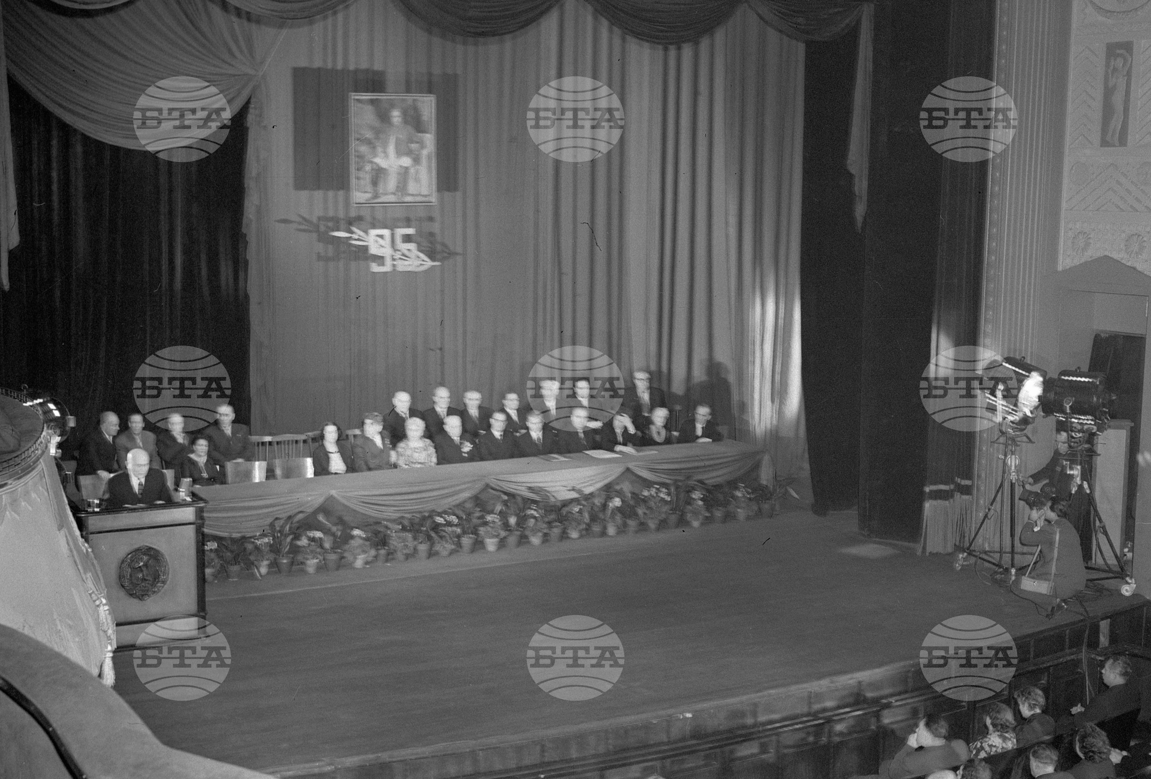 Тържествено честване 95-годишнината на народния артист Иван Попов