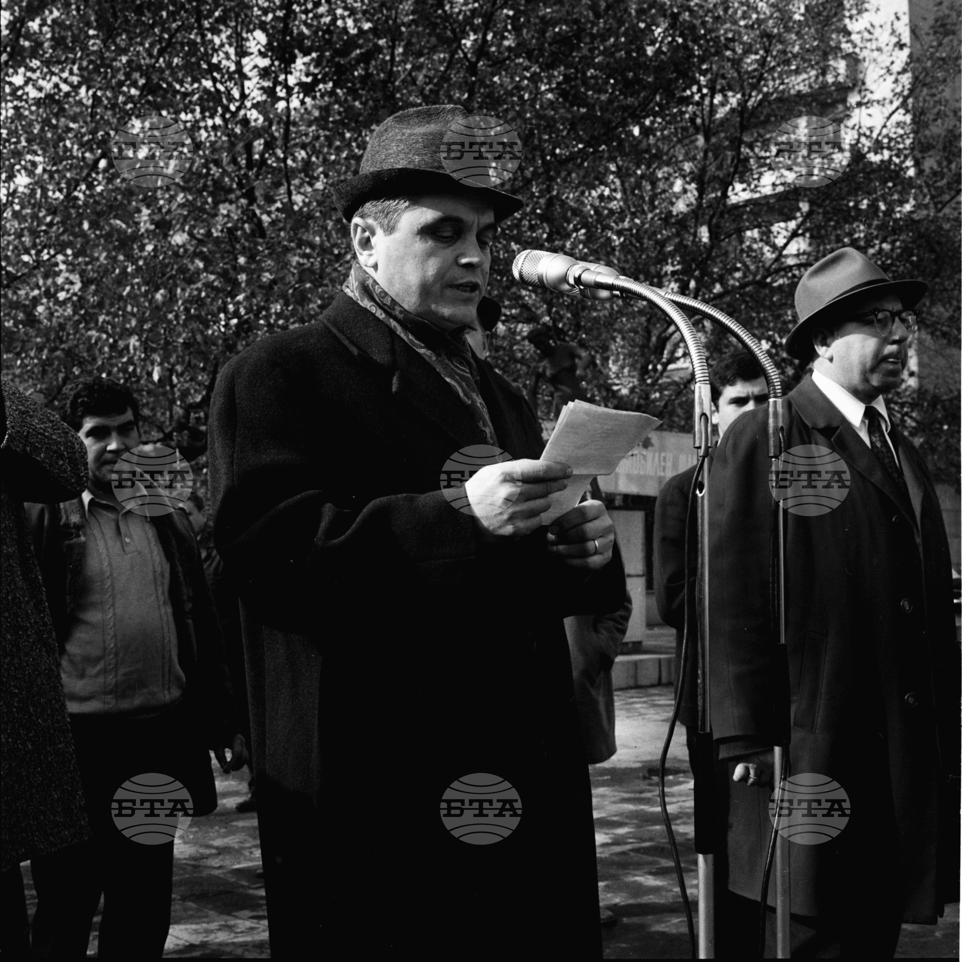 Откриване на автомобилната обиколка на България за 1971г и поднасяне на венци пред Мавзолея