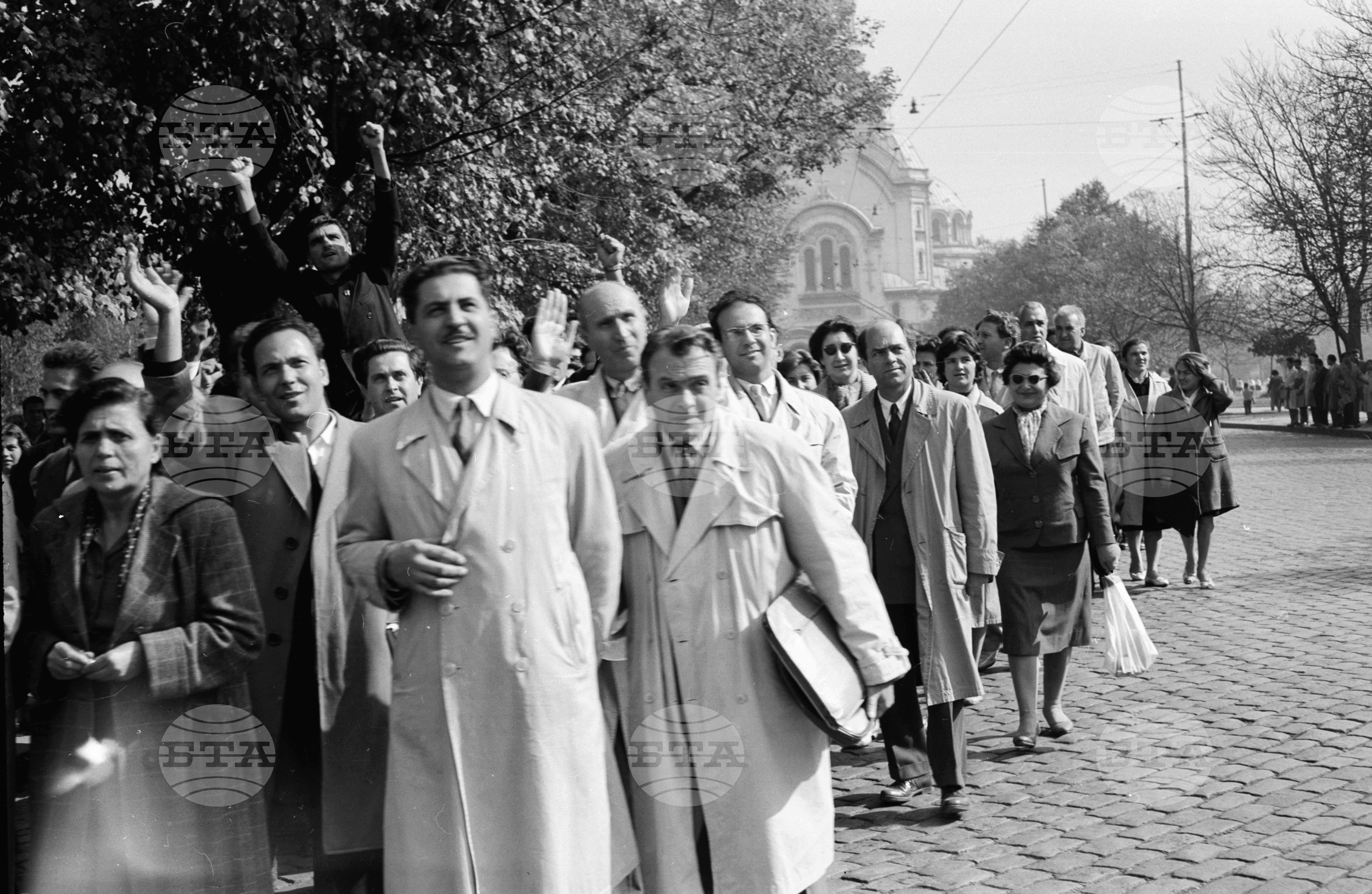Спонтанна манифестация пред Съветското посолство по повод откриването на XXІІ конгрес на КПСС
