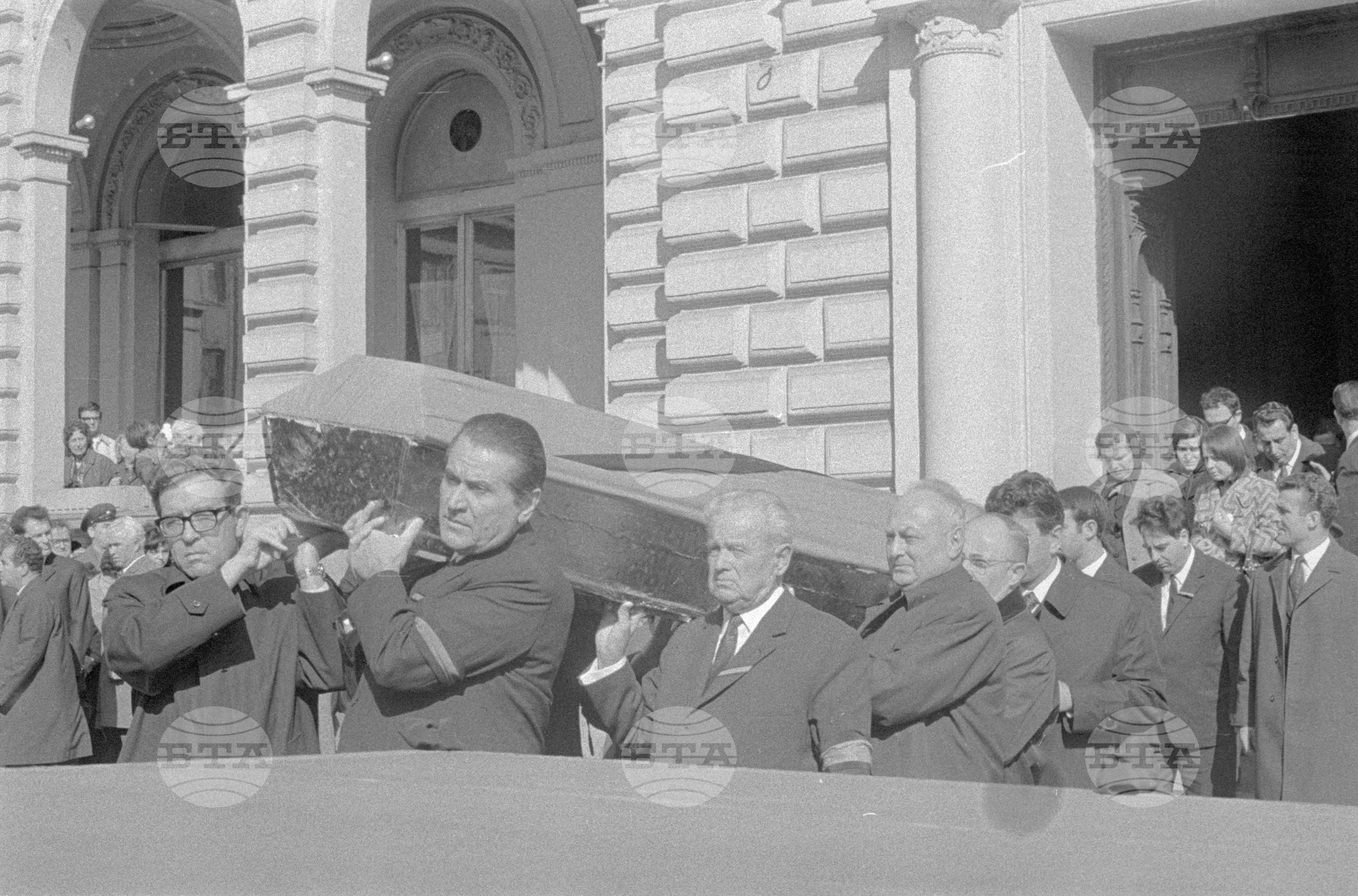 Погребението на доктор Мара Малеева - Живкова