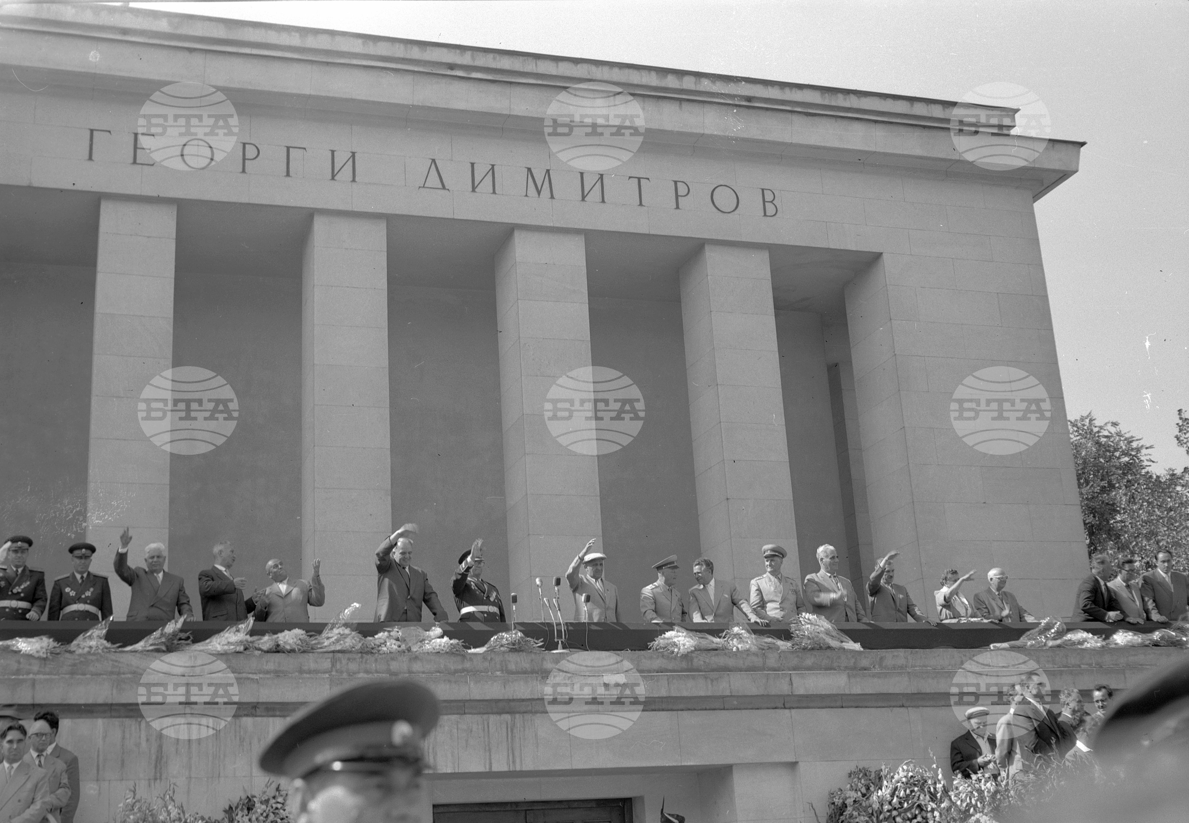 Величествена Деветосептемврийска манифестация на трудещите се в столицата