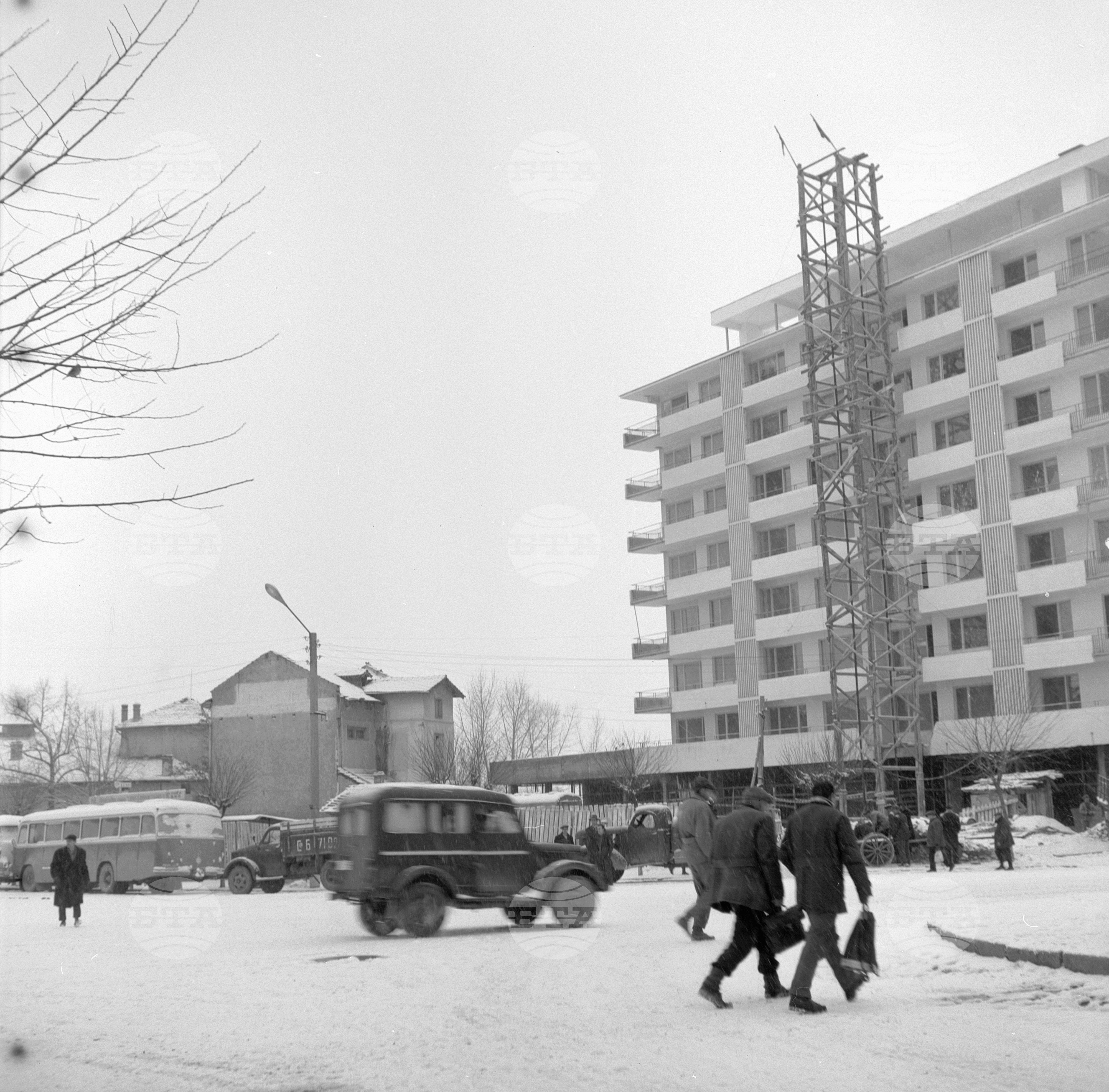 Обновява се центърът на град Ботевград