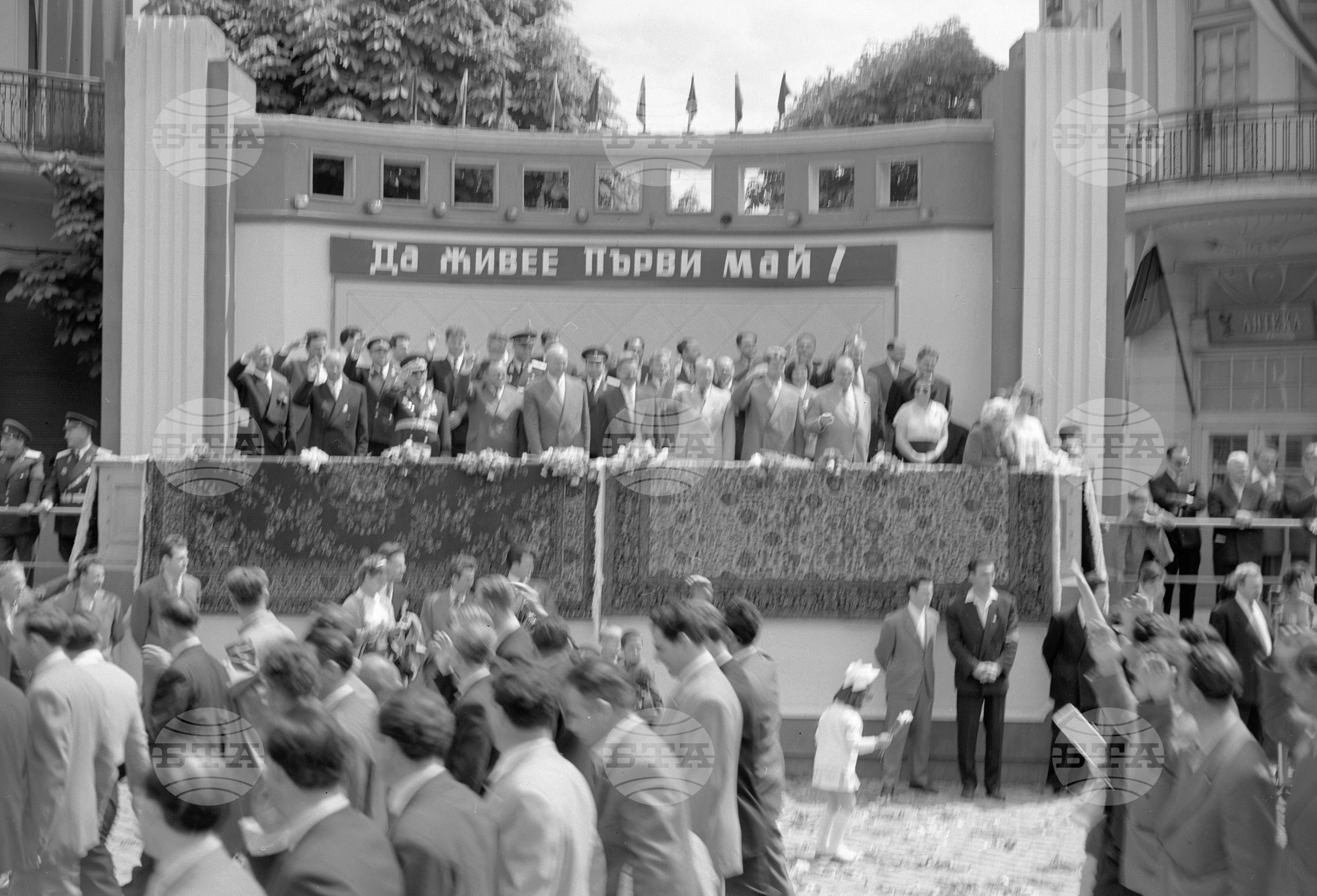 Величествената първомайска манифестация на трудещите се в Пловдив (1961) част 3