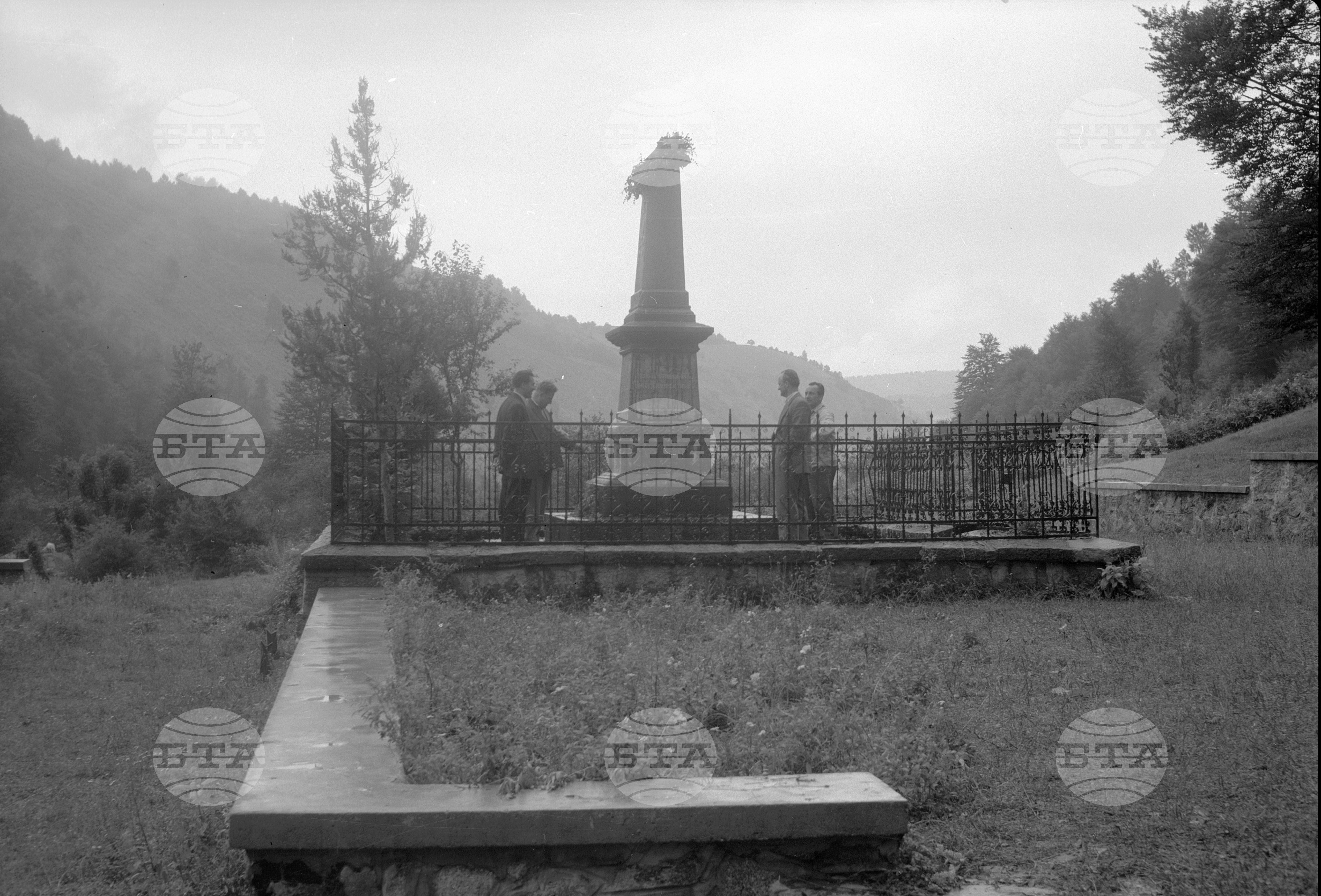 паметника на Георги Бенковски в с.Рибарица