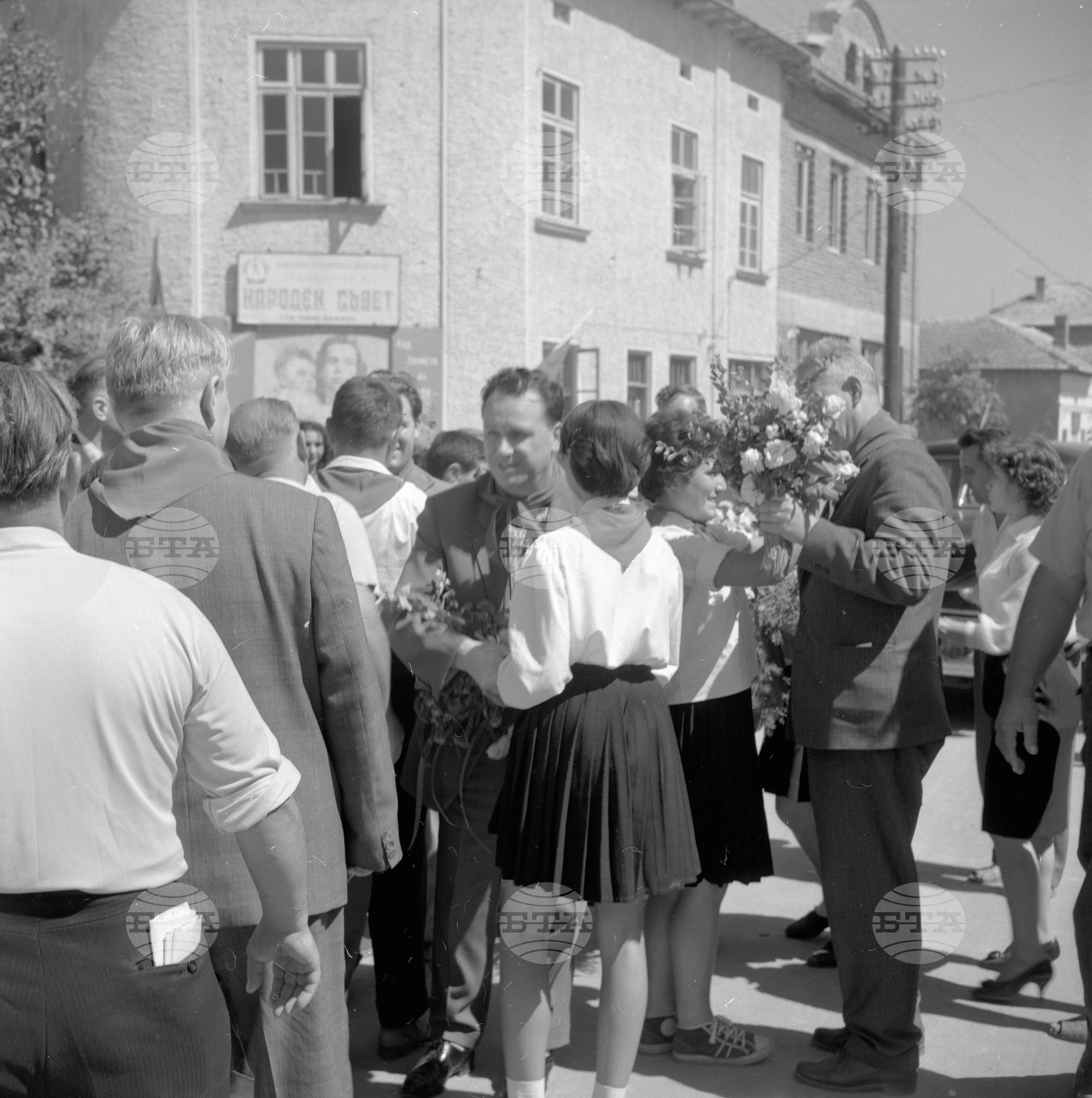 Делегация на ЦК (Централния комитет) на КПСС (Комунистическа партия на Съветския съюз) на посещение в село Горни Дъбник, Плевенски окръг