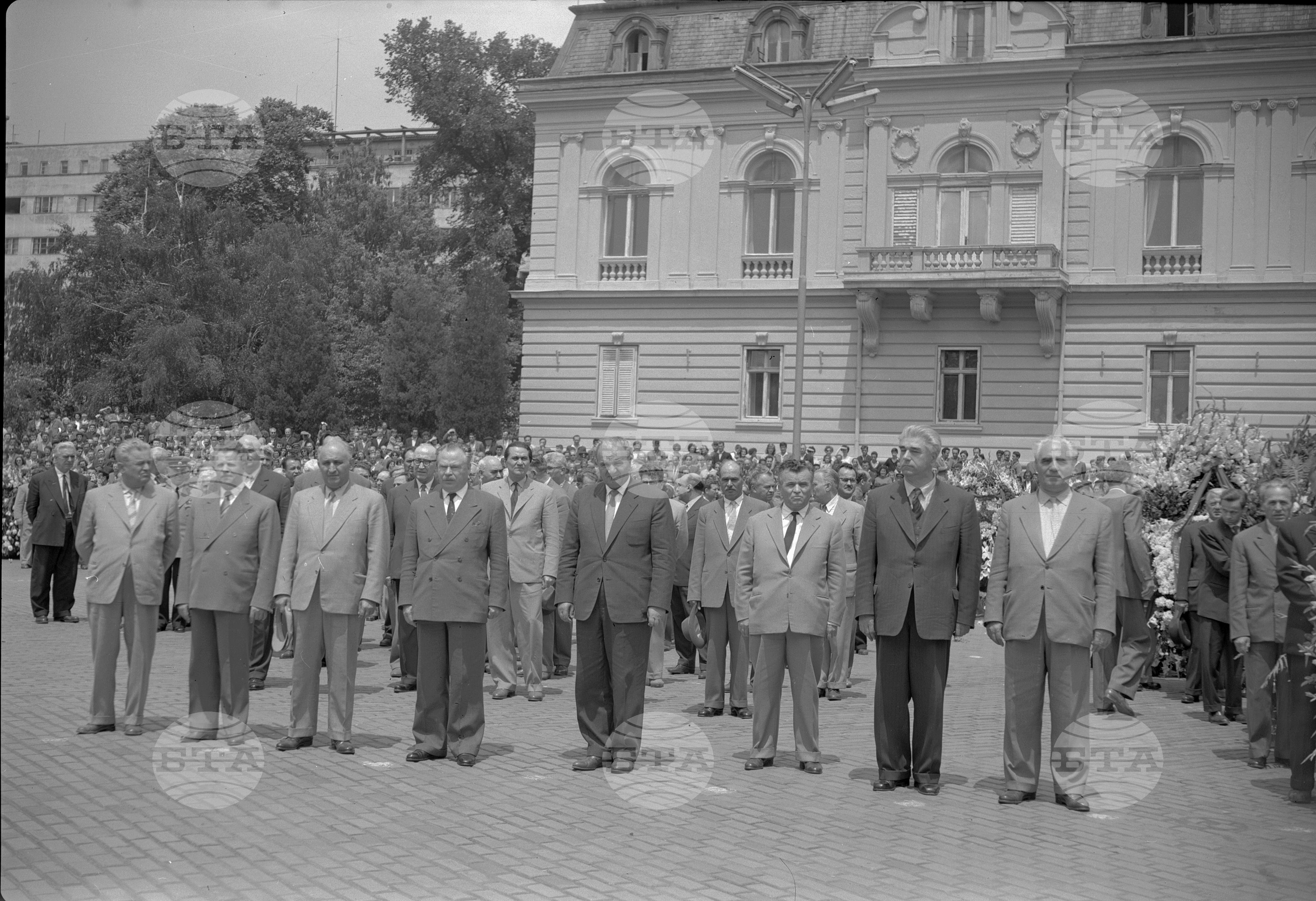 Полагане венци пред Мавзолея на Георги Димитров от членове на Министерския съвет