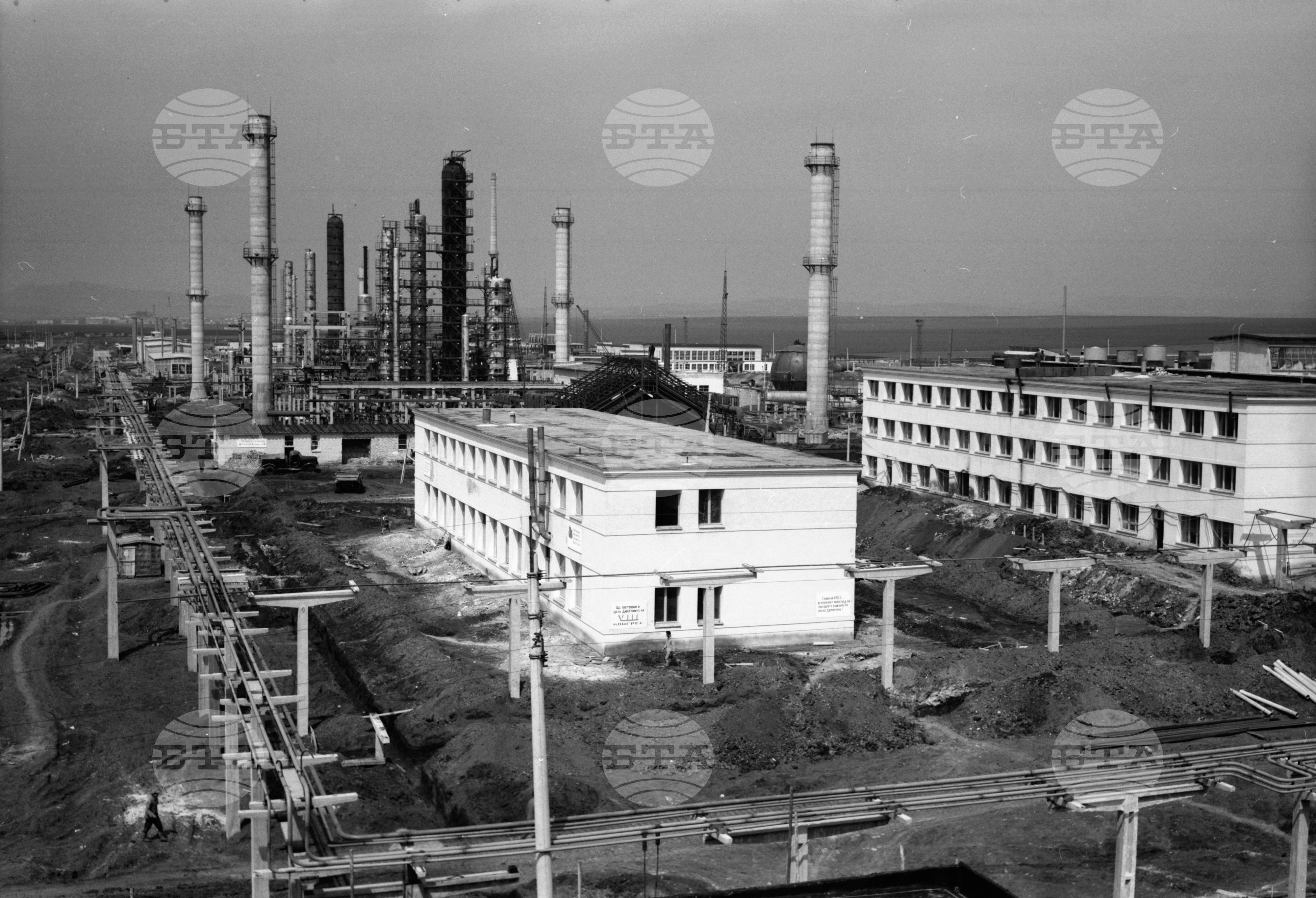 На строежа на нефтопреработвателния завод край Бургас - част 2