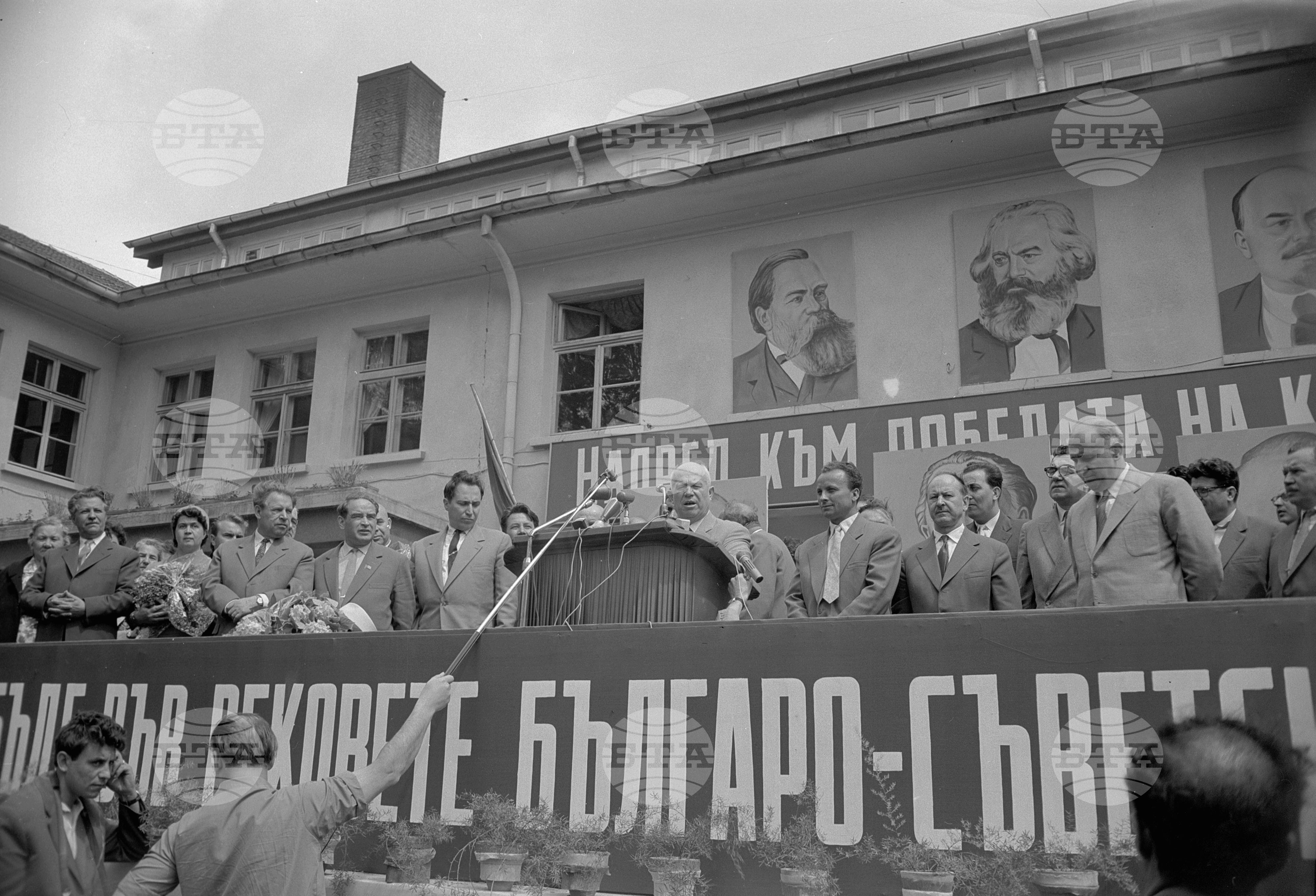 Посещение на Съветската партийно-правителствена делегация в корабостроителния и кораборемонтен завод "Георги Димитров" Варна
