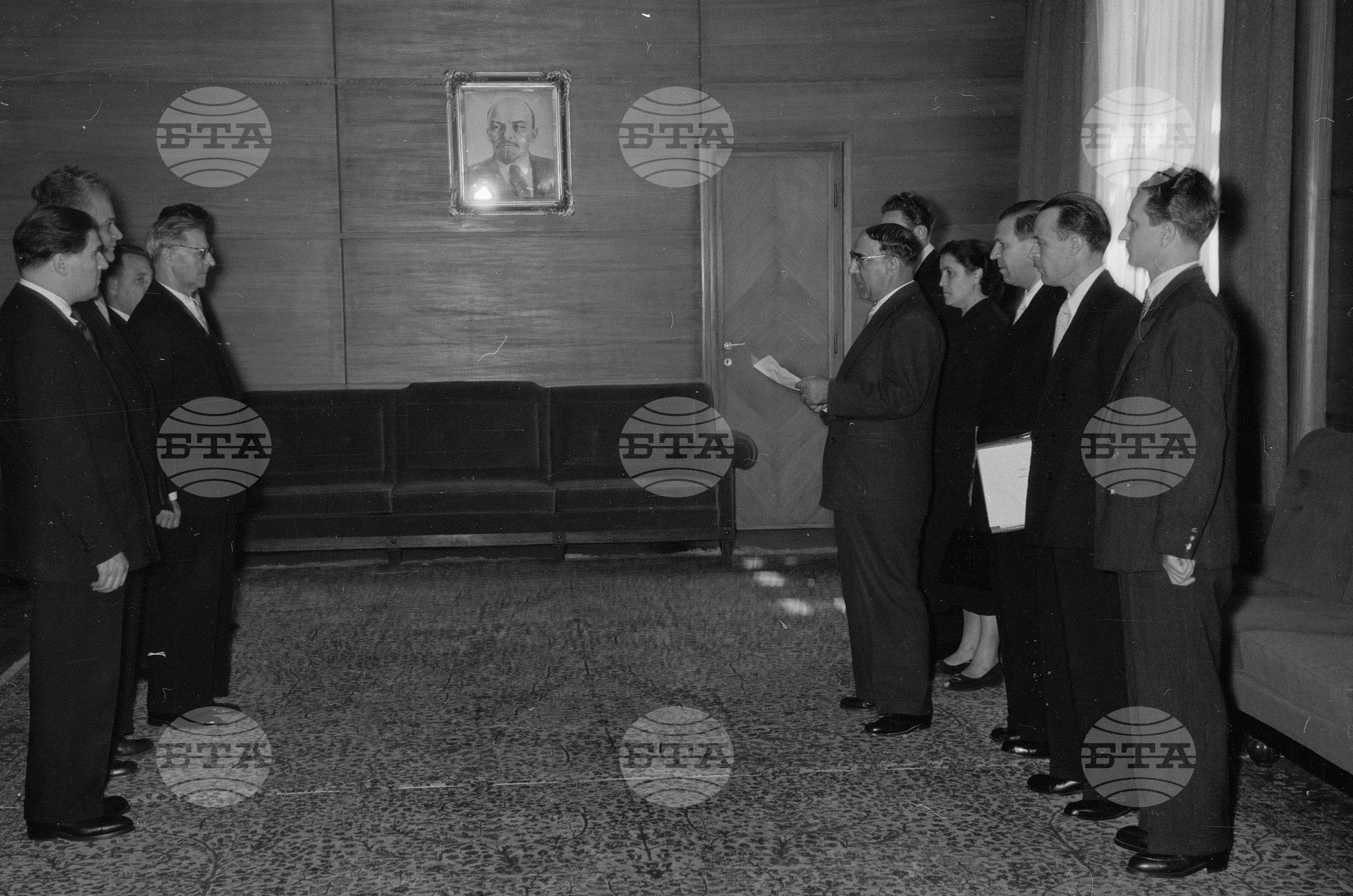 Посланникът на Румънската народна република Михаил Рошиану в България