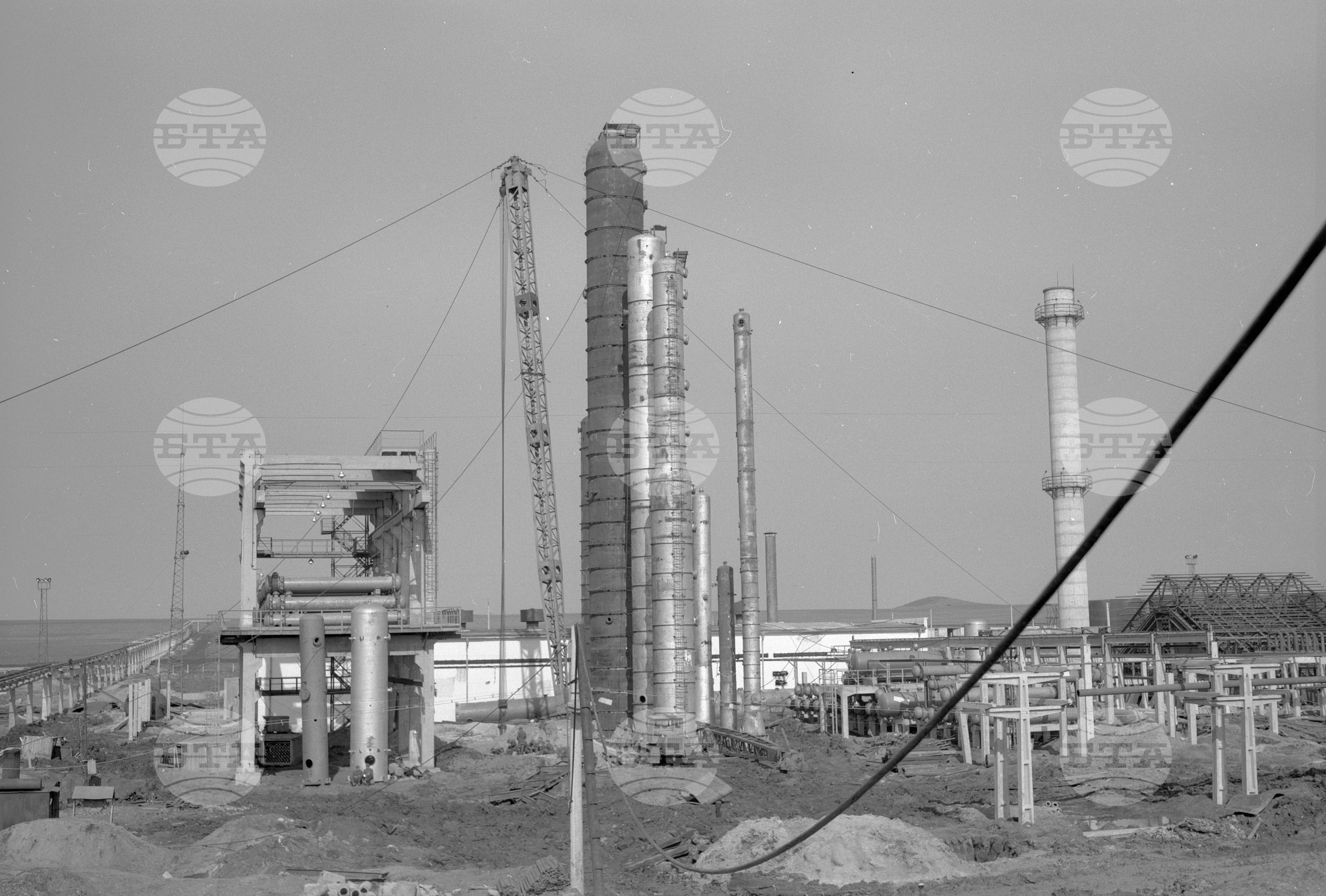 На строежа на нефтопреработвателния завод край Бургас