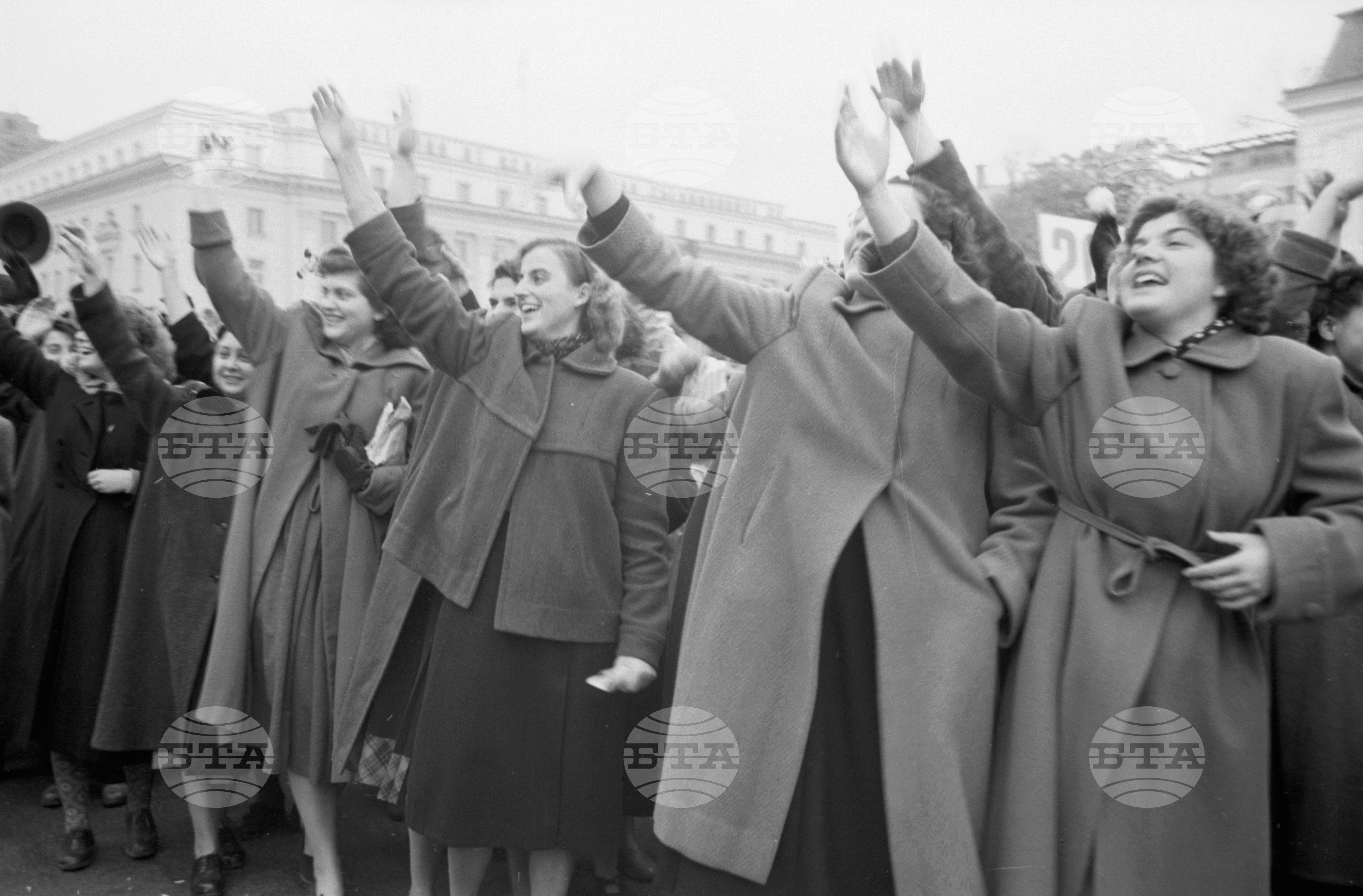 Манифестация на трудещите се от София по случай 36-та годишнина от Великата октомврийска социалистическа революция