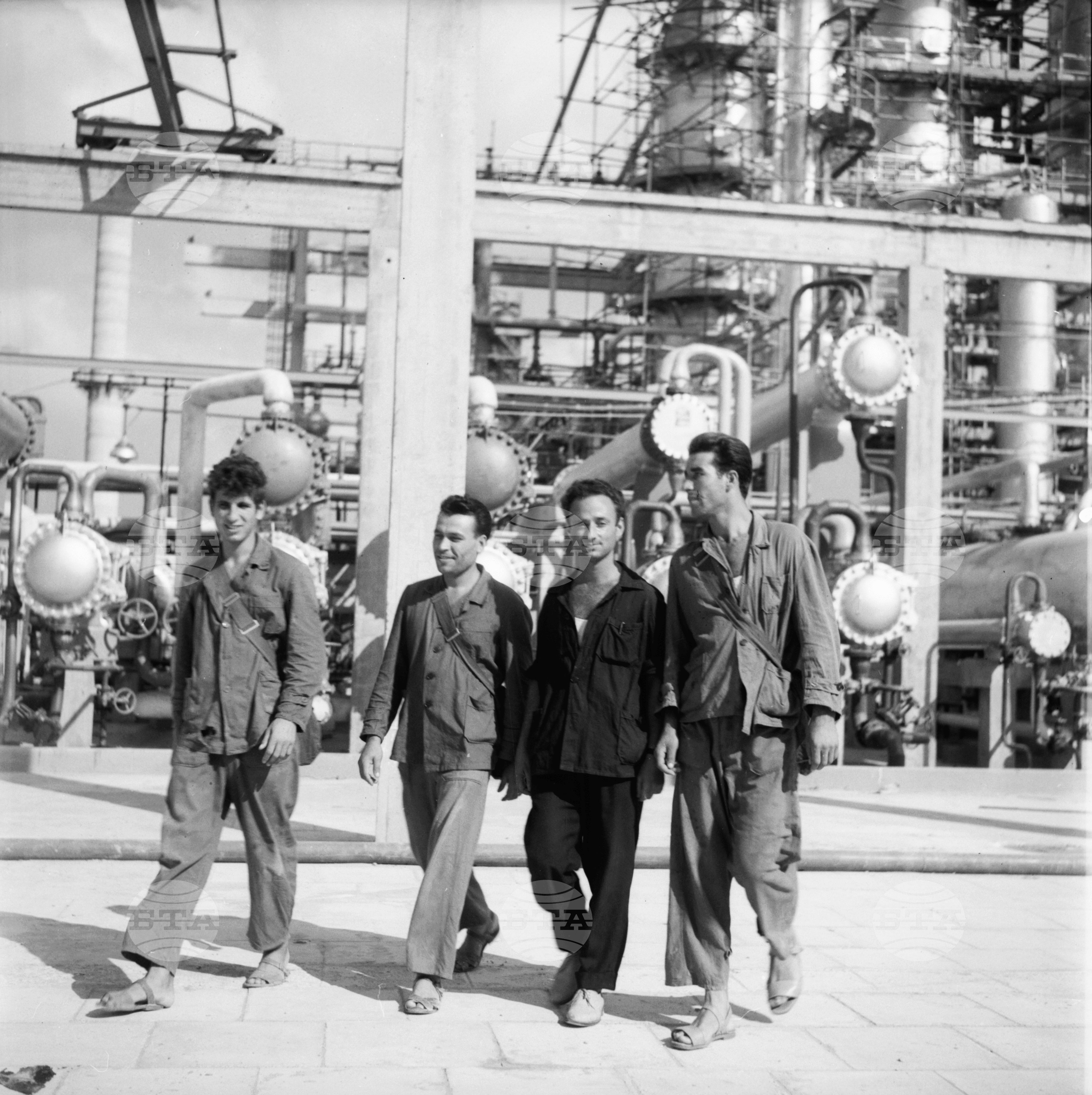 Нефтопреработвателния завод 1963 година