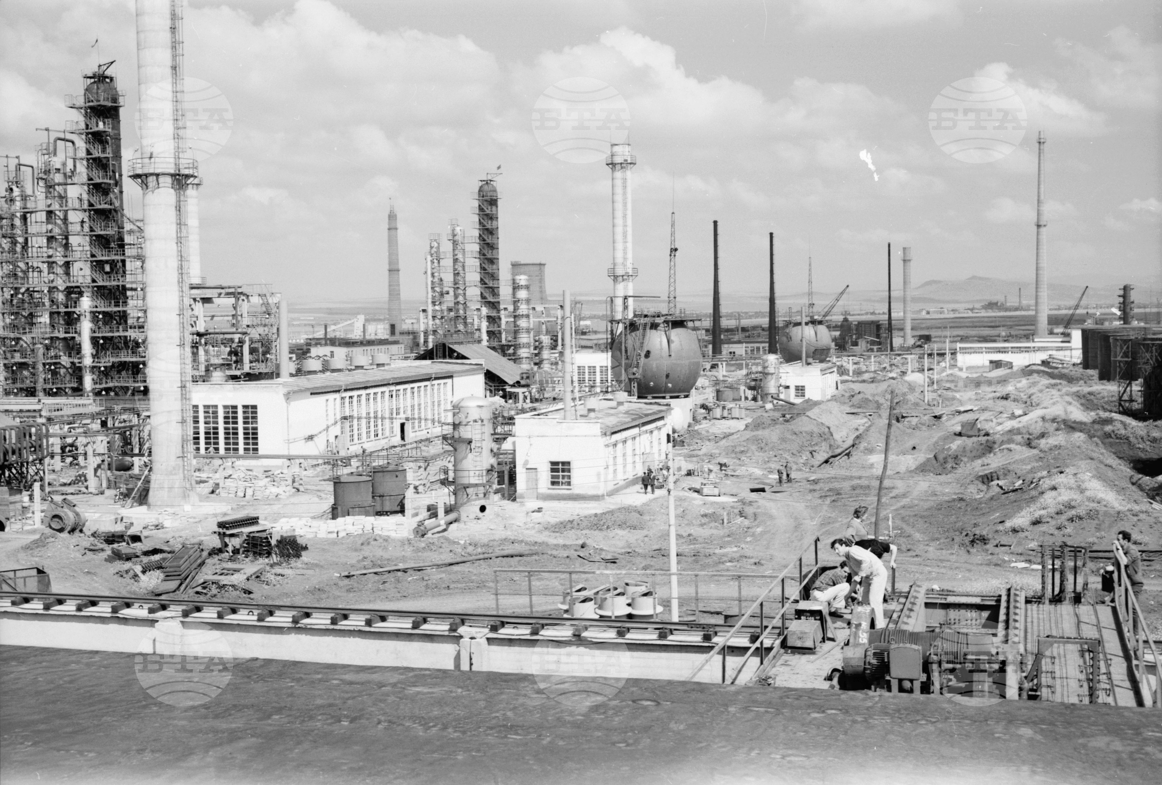 Нефтопреработвателен завод край Бургас - част 2