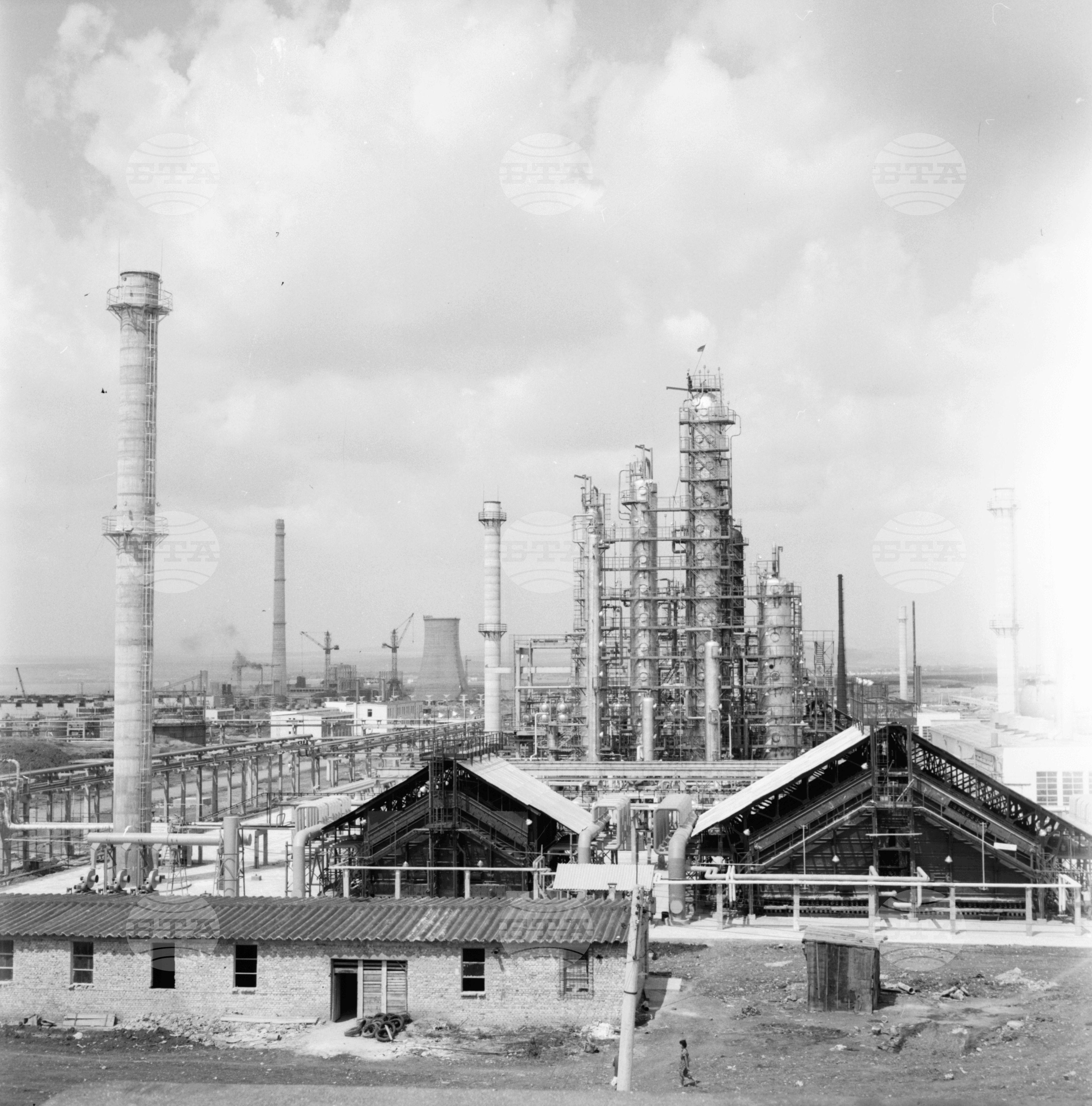 Нефтопреработвателния завод 1963 година