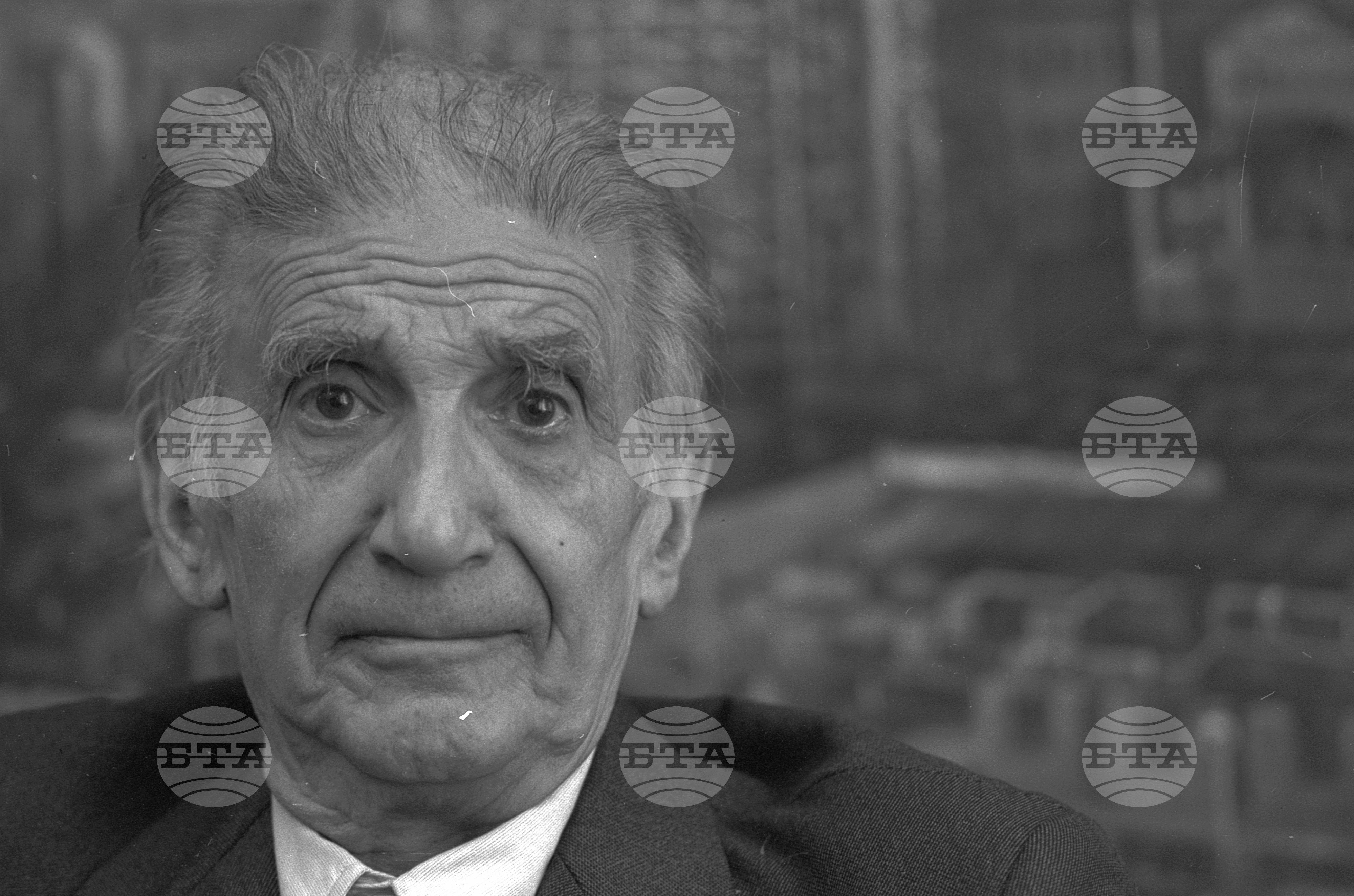 Народният художник Цанко Лавренов
