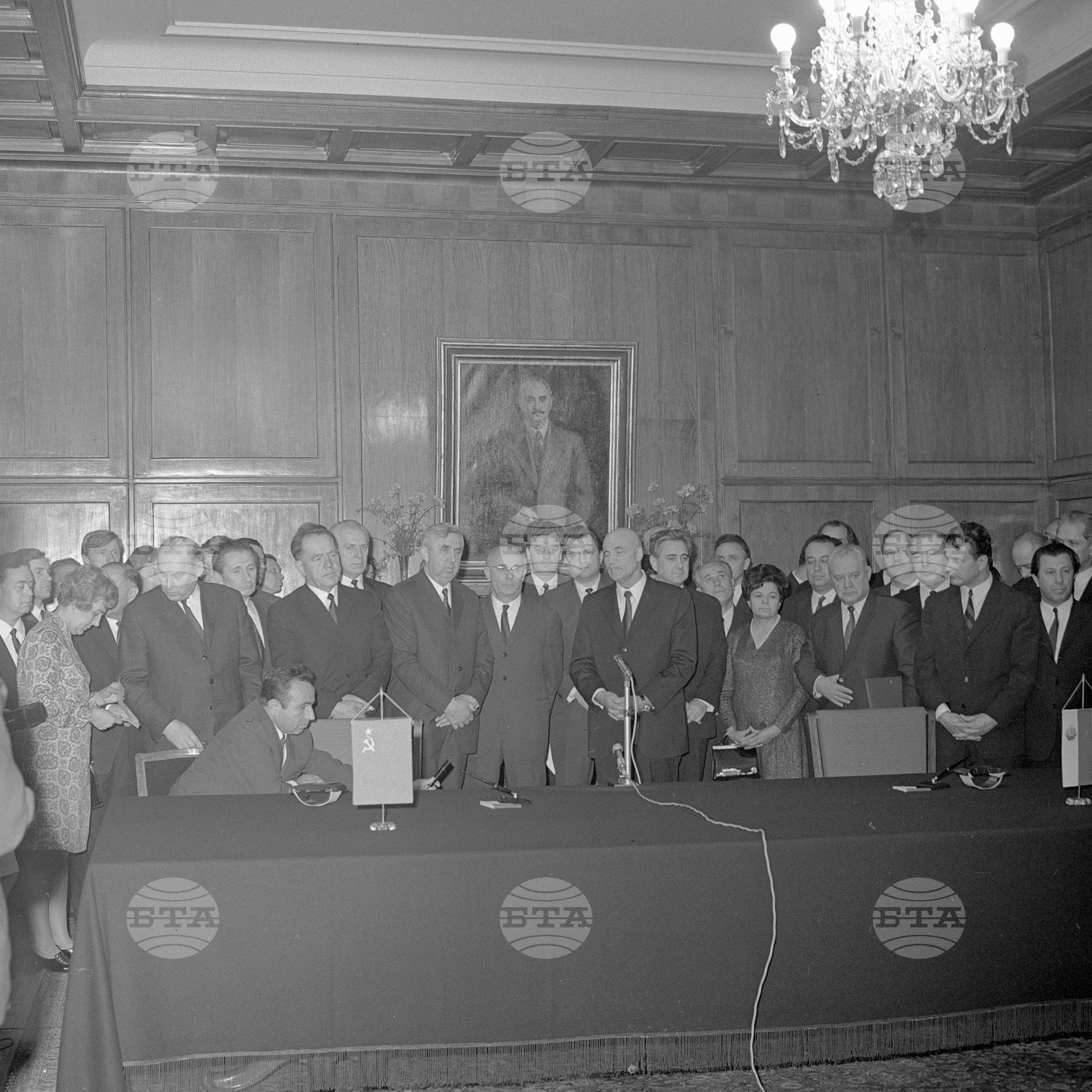 Подписване на  протокол за работата на XII сесия за икономическо и научно-техническо сътрудничество между НРБ (Народна Република България) и СССР (Съюзът на съветските социалистически републики)