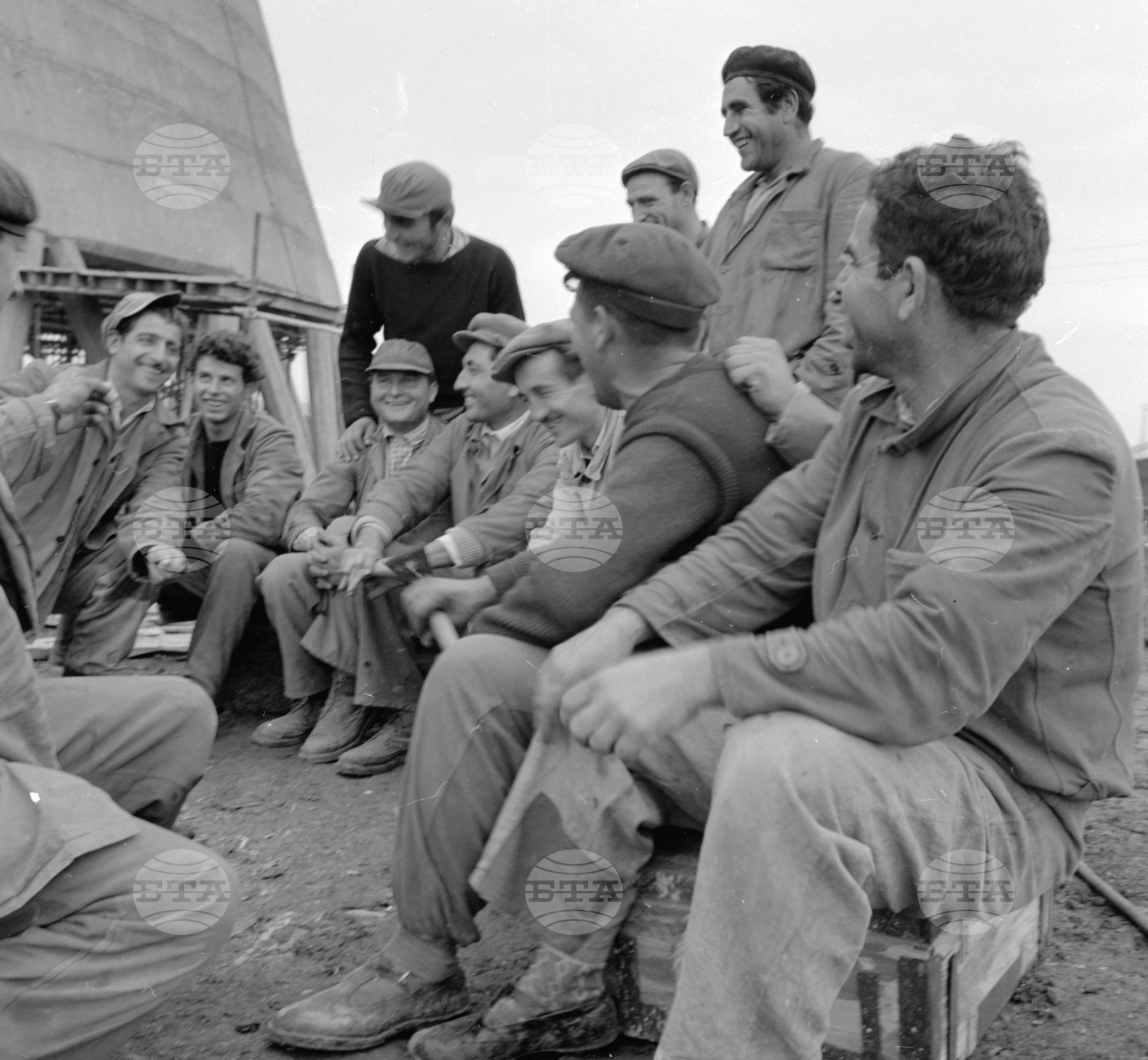 На строежа на Нефтопреработвателния завод край Бургас 1962 година част 2