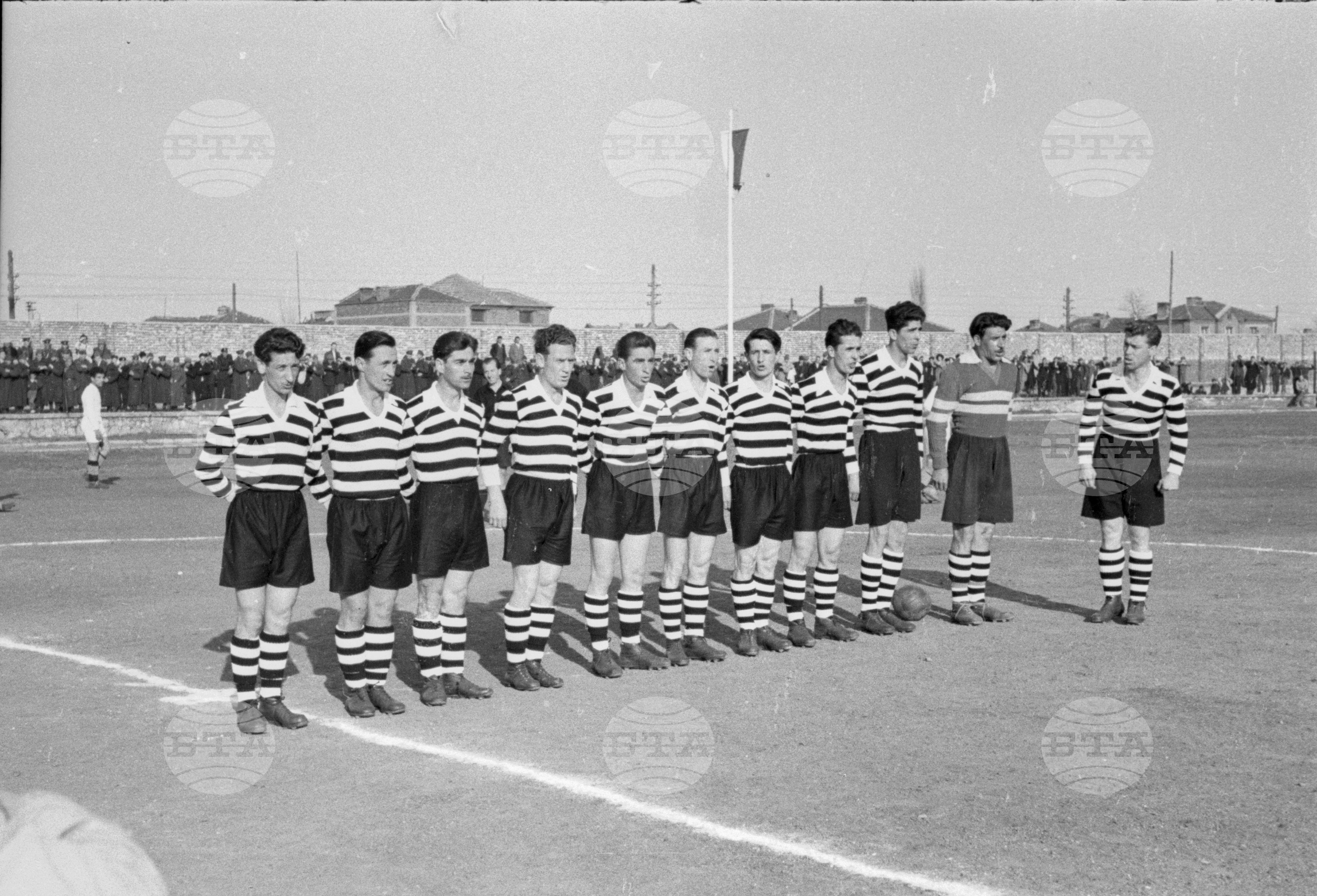 Откриване на футболния сезон за 1951 година
