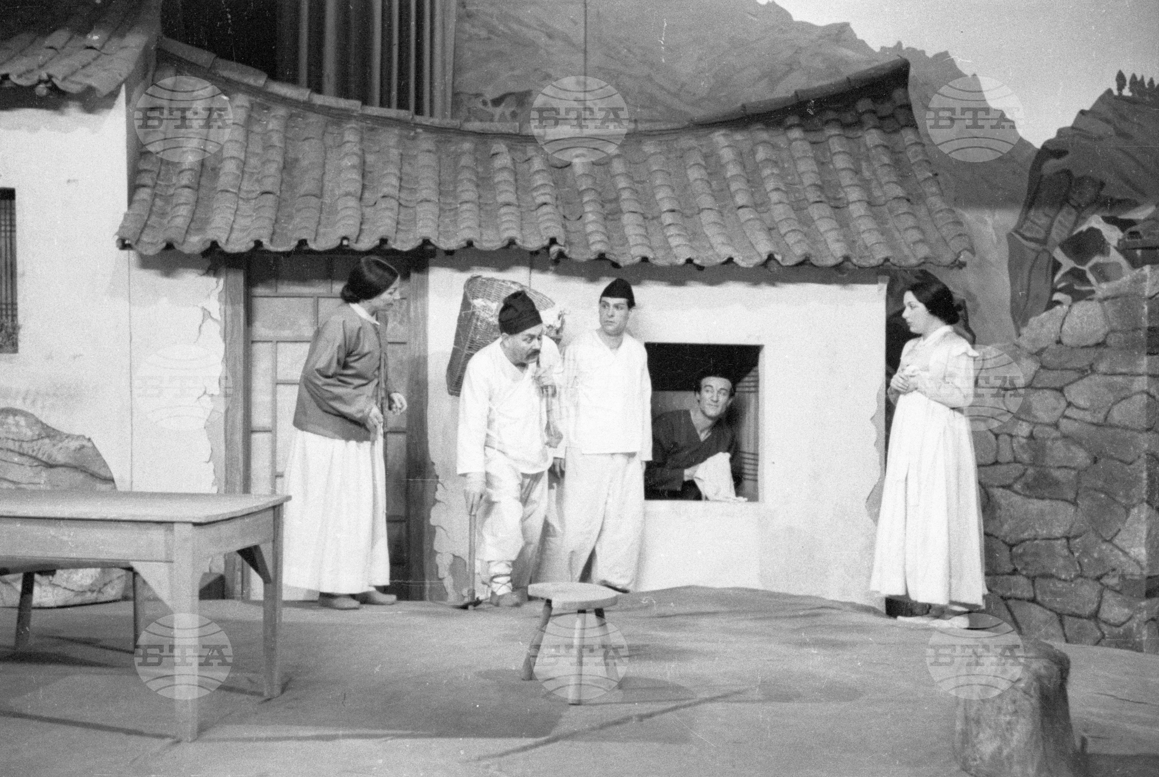 Театрално представление "Хора с добра воля", 1951