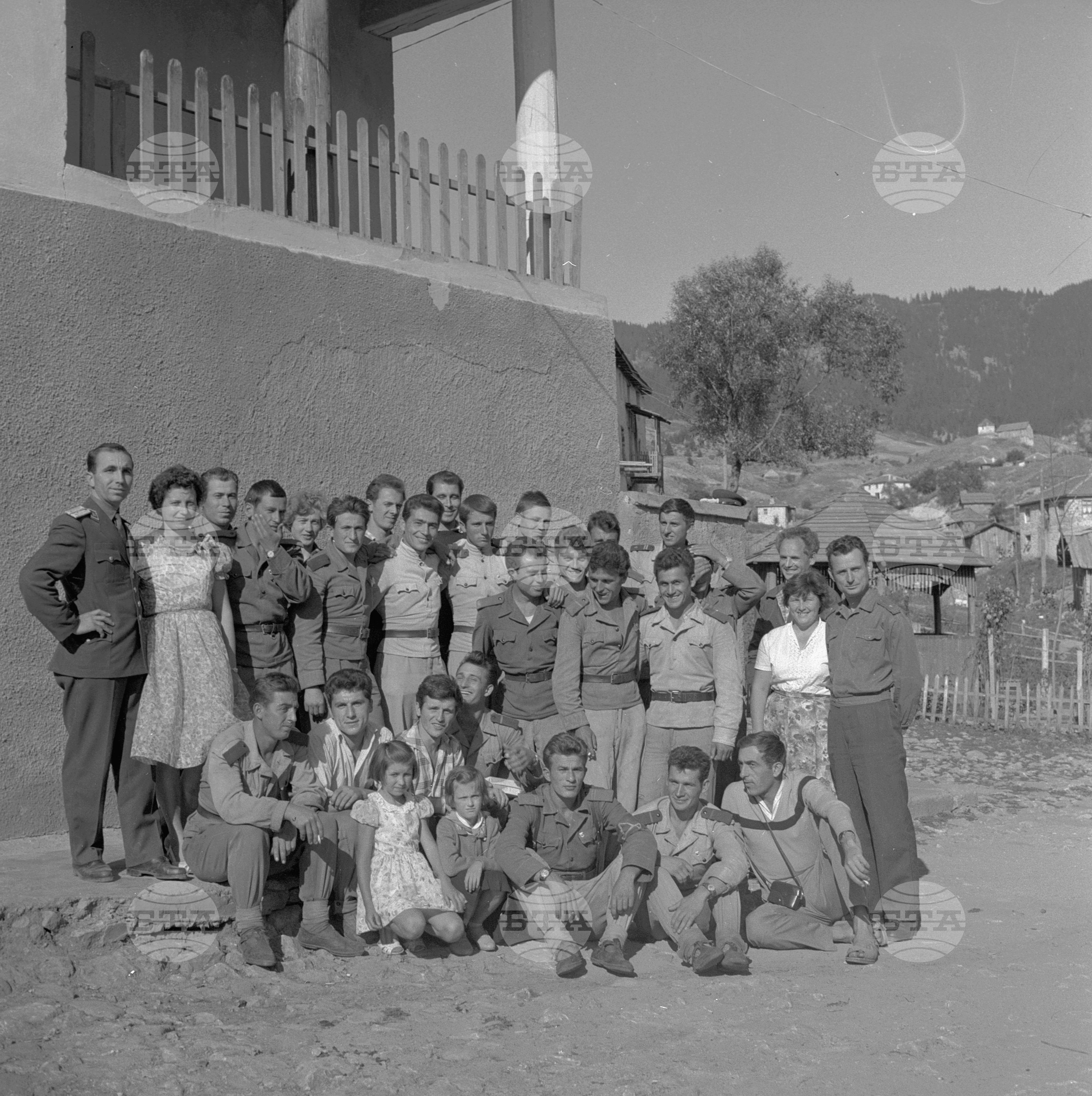 Мирни трудещи се и военнослужещи от Родопите 1963 година