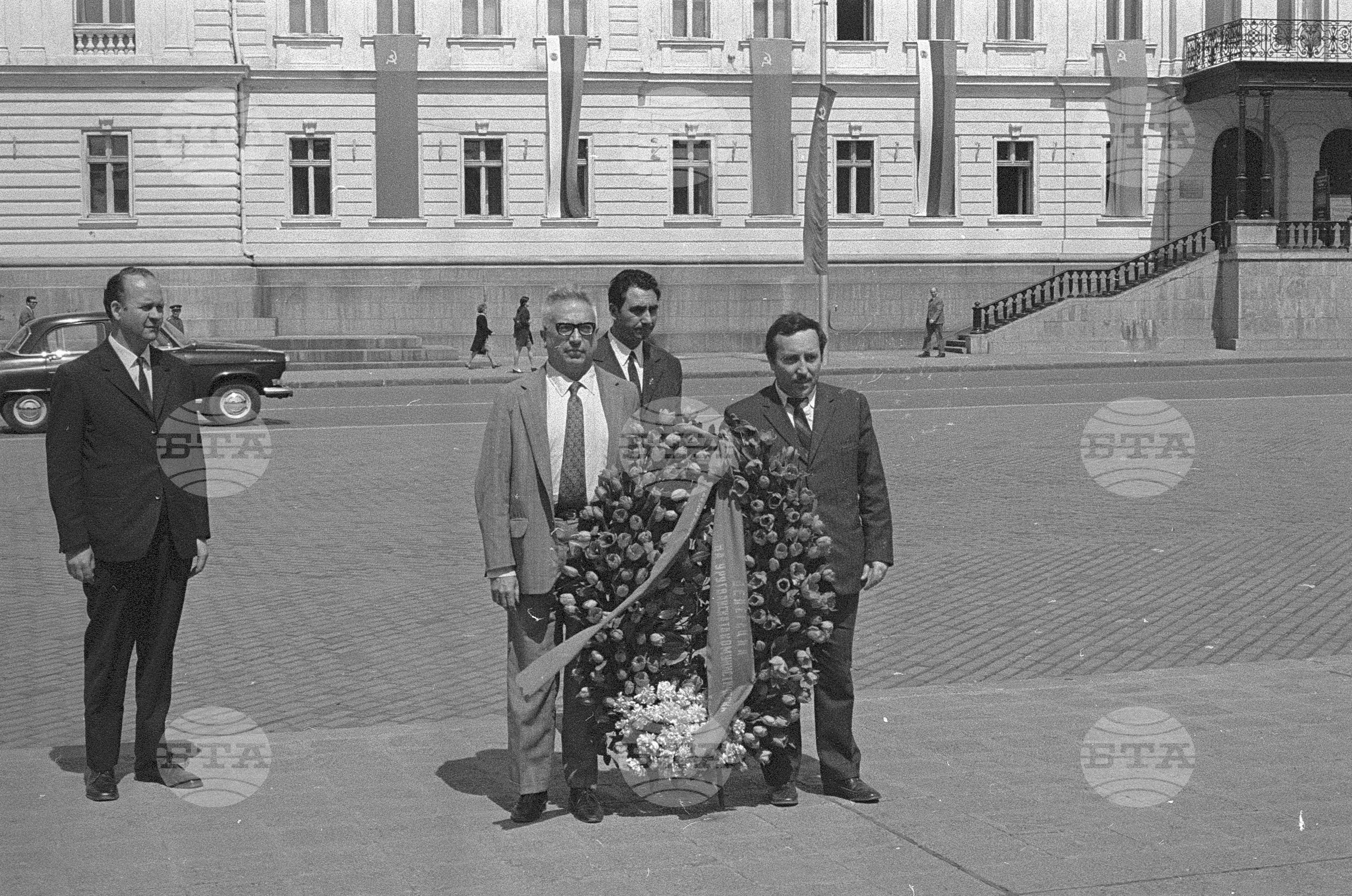 Полагане на венци