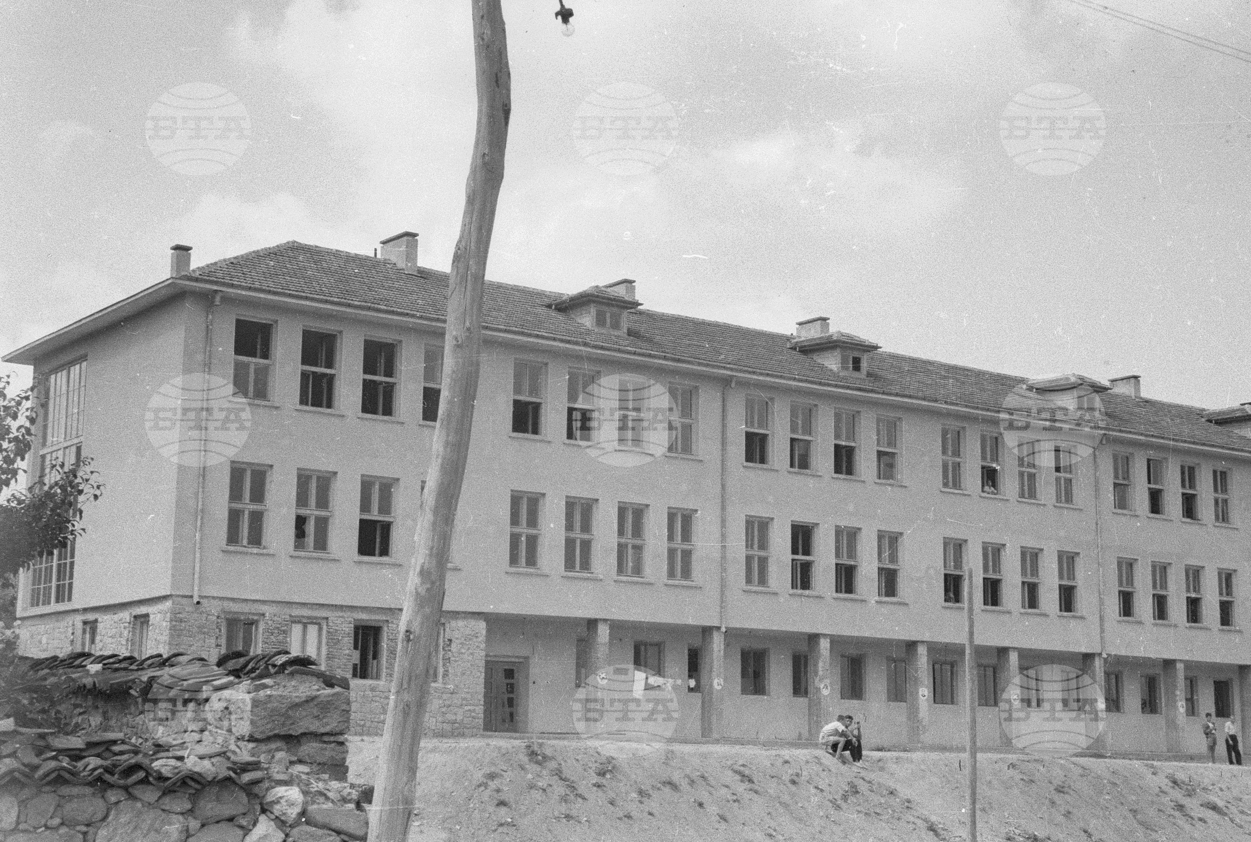 Откриване на гимназията в Перущица, 1951