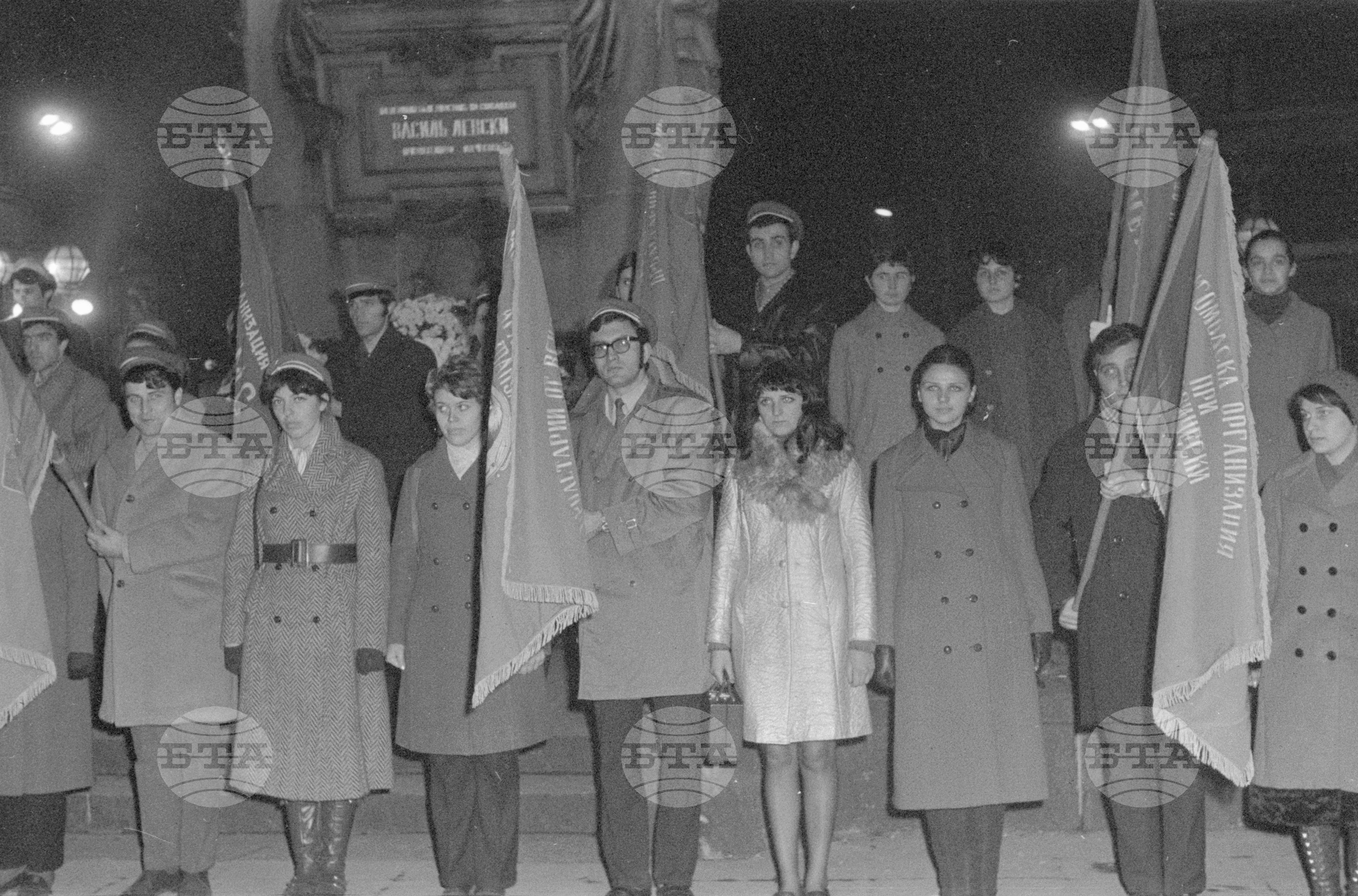 Студентски митинг пред паметника Левски