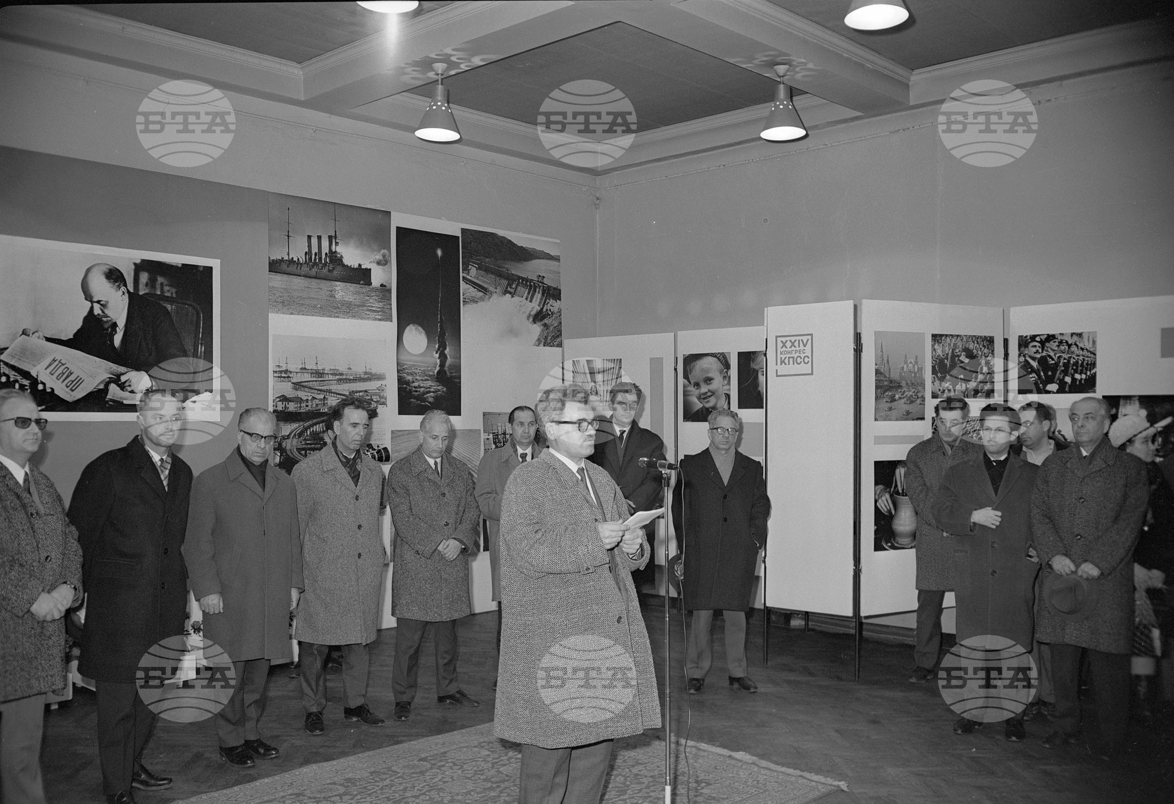Фотоизложба на вестник "Правда"