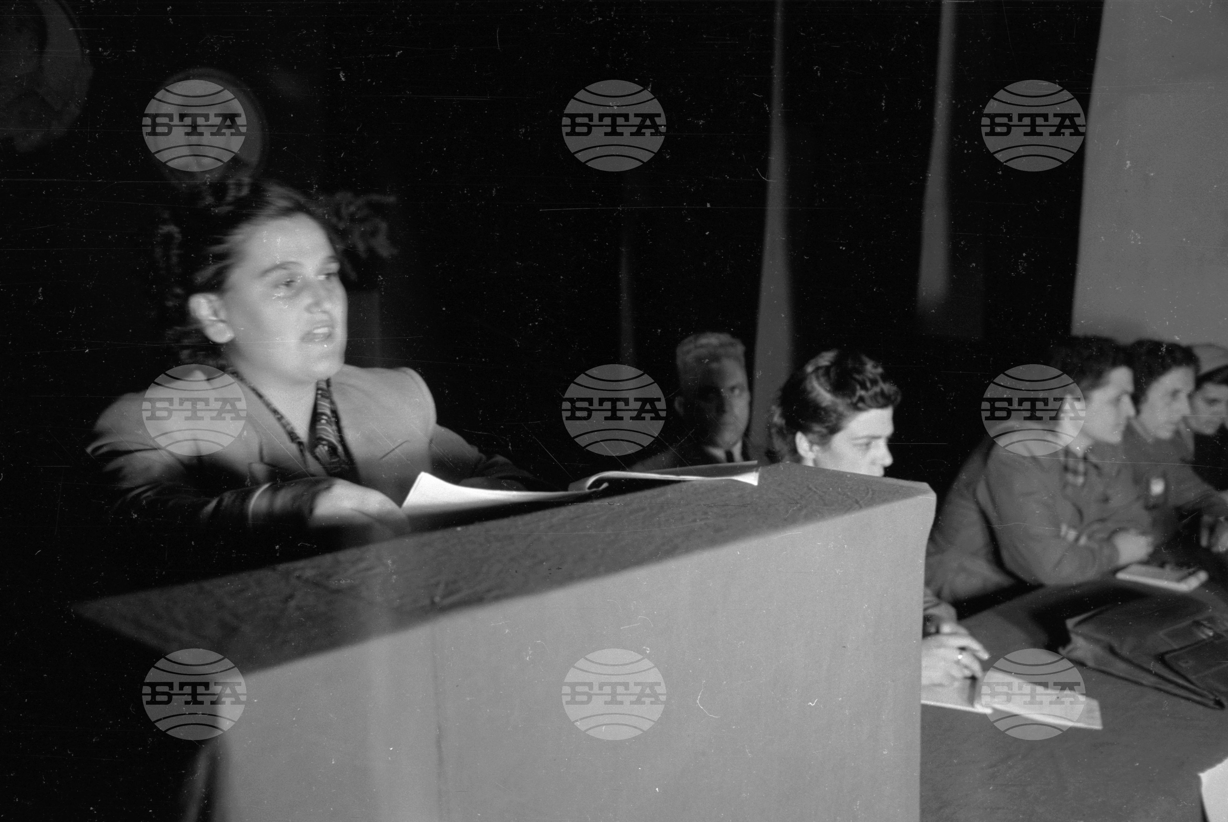 Из живота на работниците във ф-ка „1-ви май“ в Сталин (дн. Варна) - 1953 година