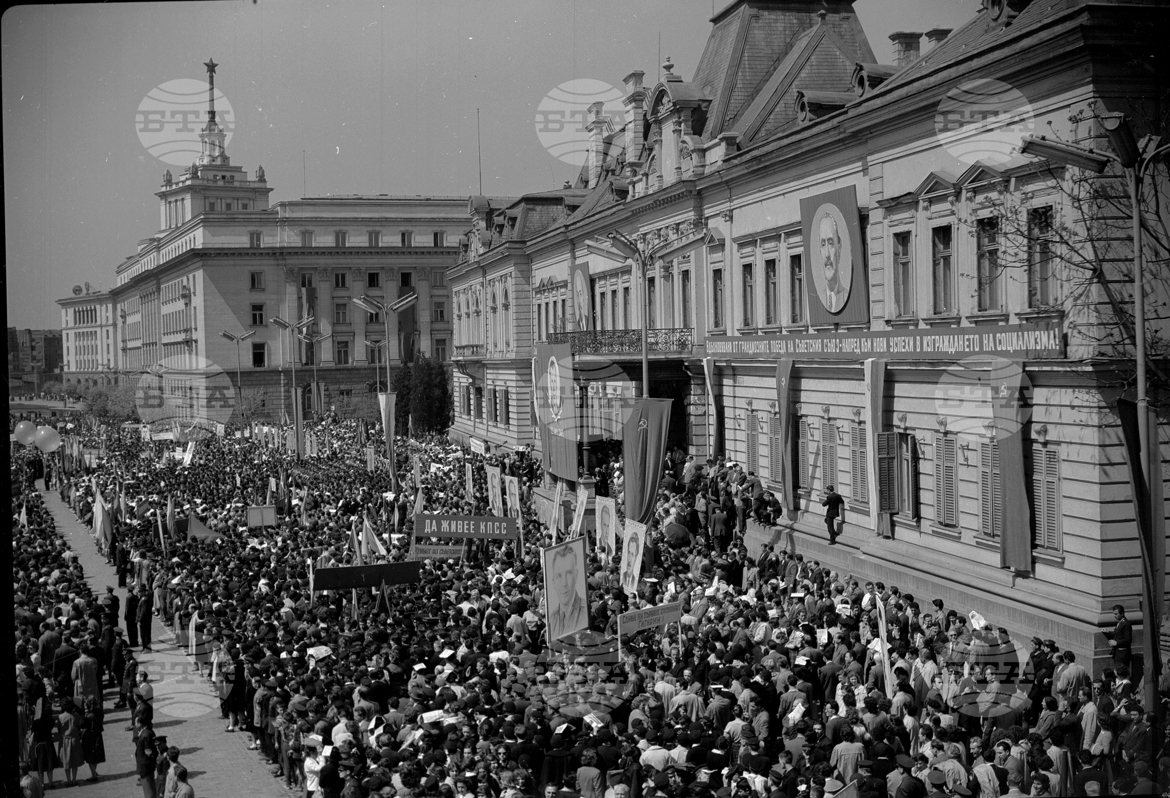 Митинг на трудещите се в София, в чест на първия в света космонавт Ю.А.Гагарин част 2