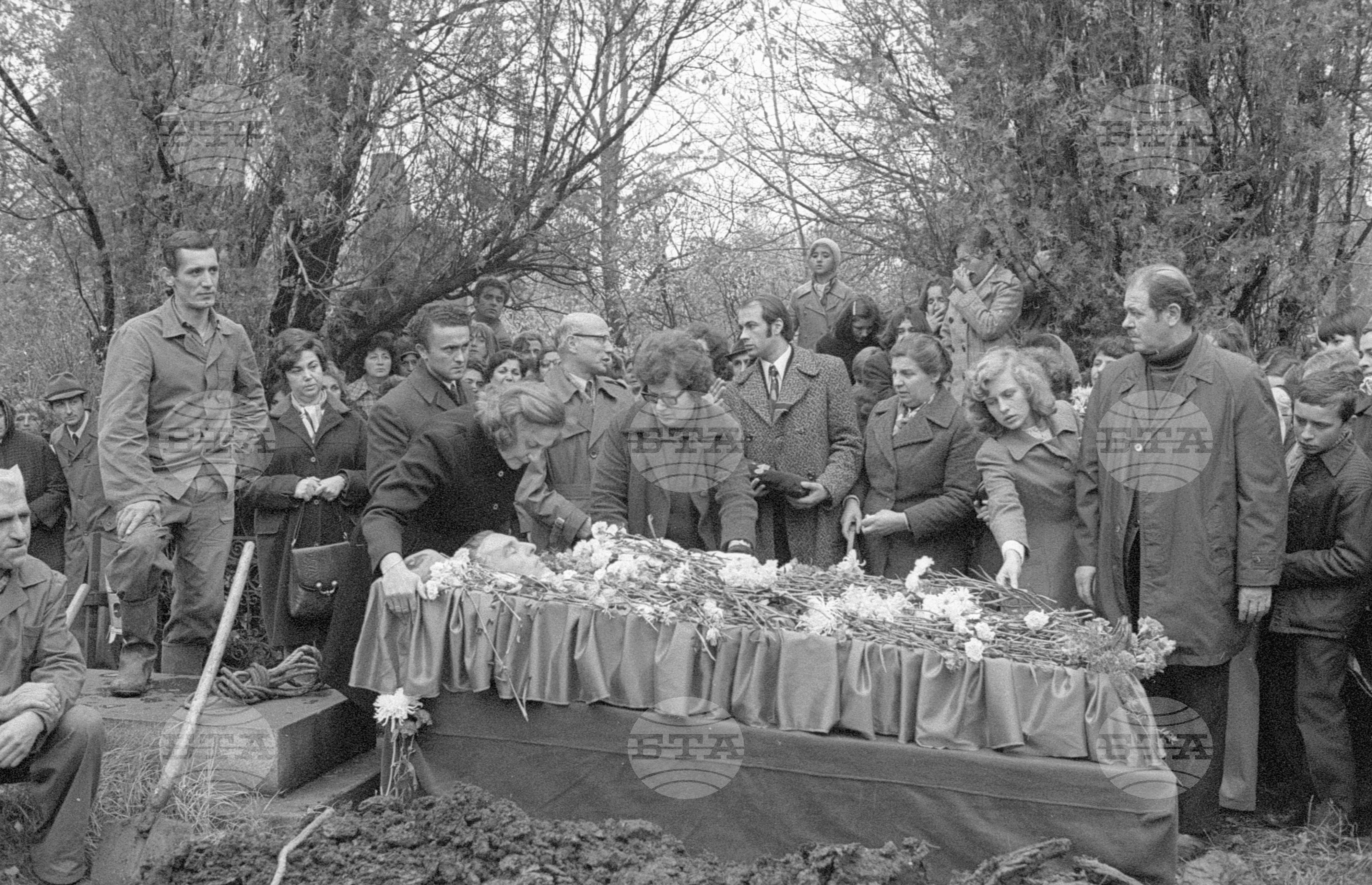 Погребението на народния артист Апостол Карамитев
