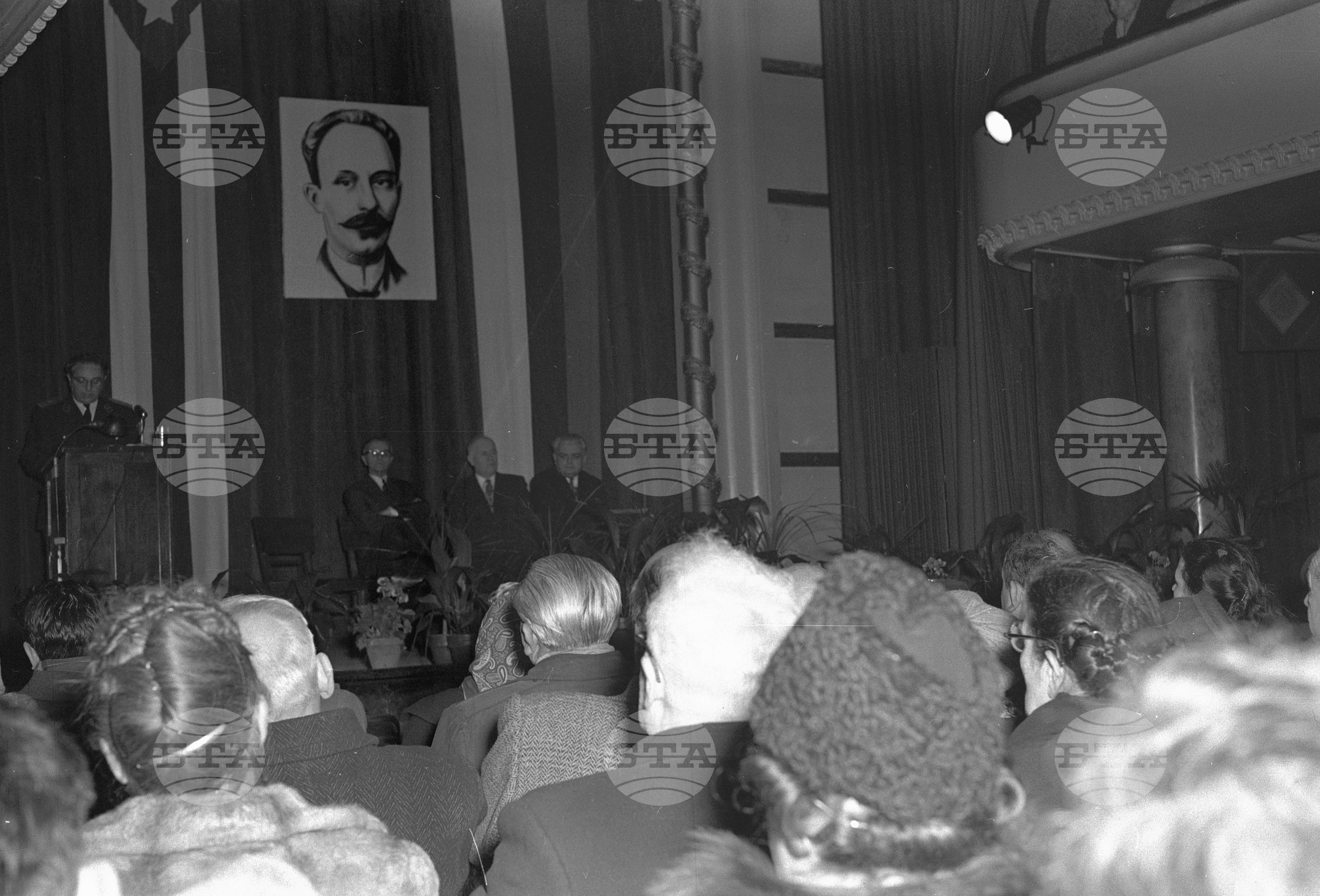 Вечер за кубинския национален герой Хосе Марти