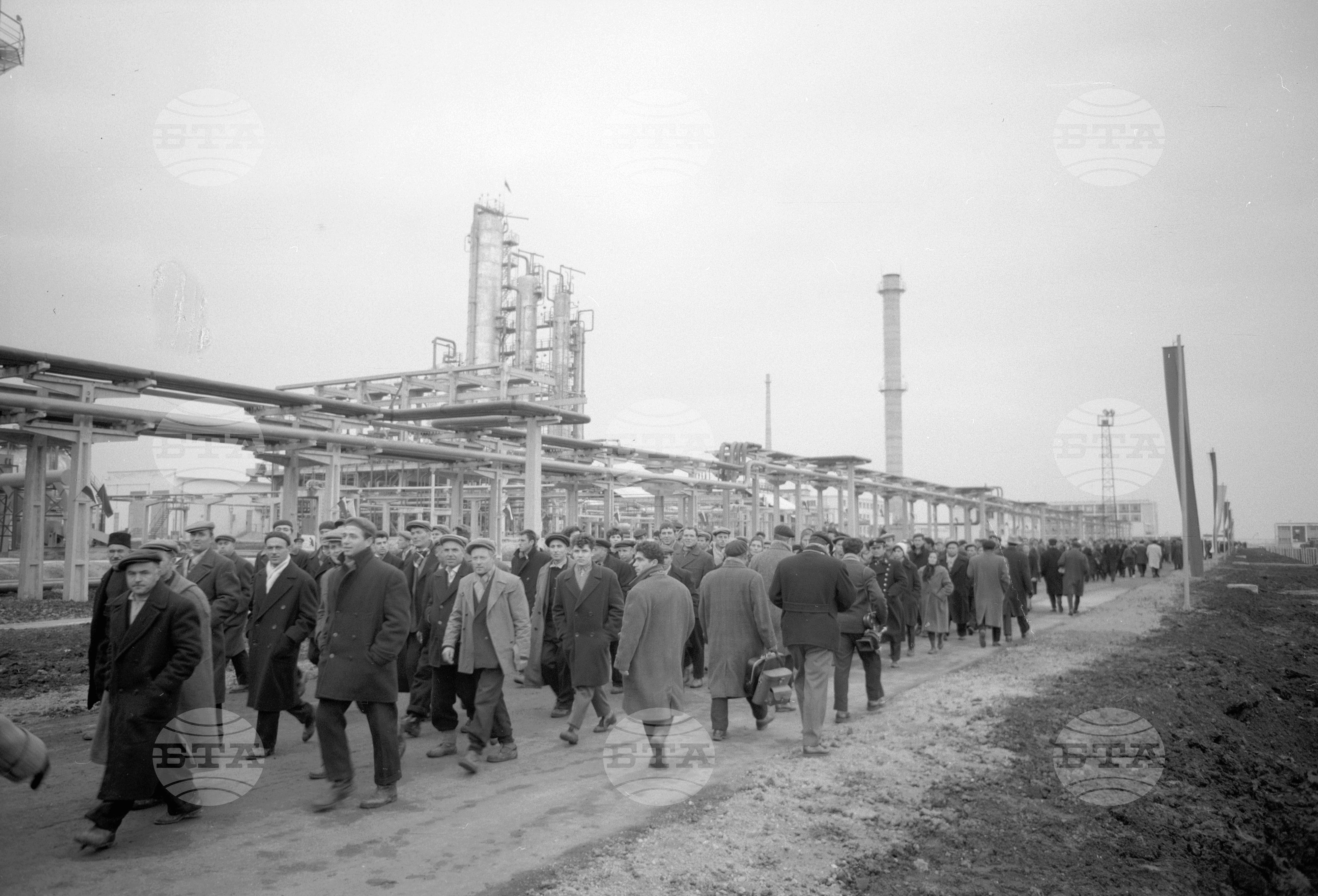 Тържествено откриване на нефтохимическия комбинат в Бургас