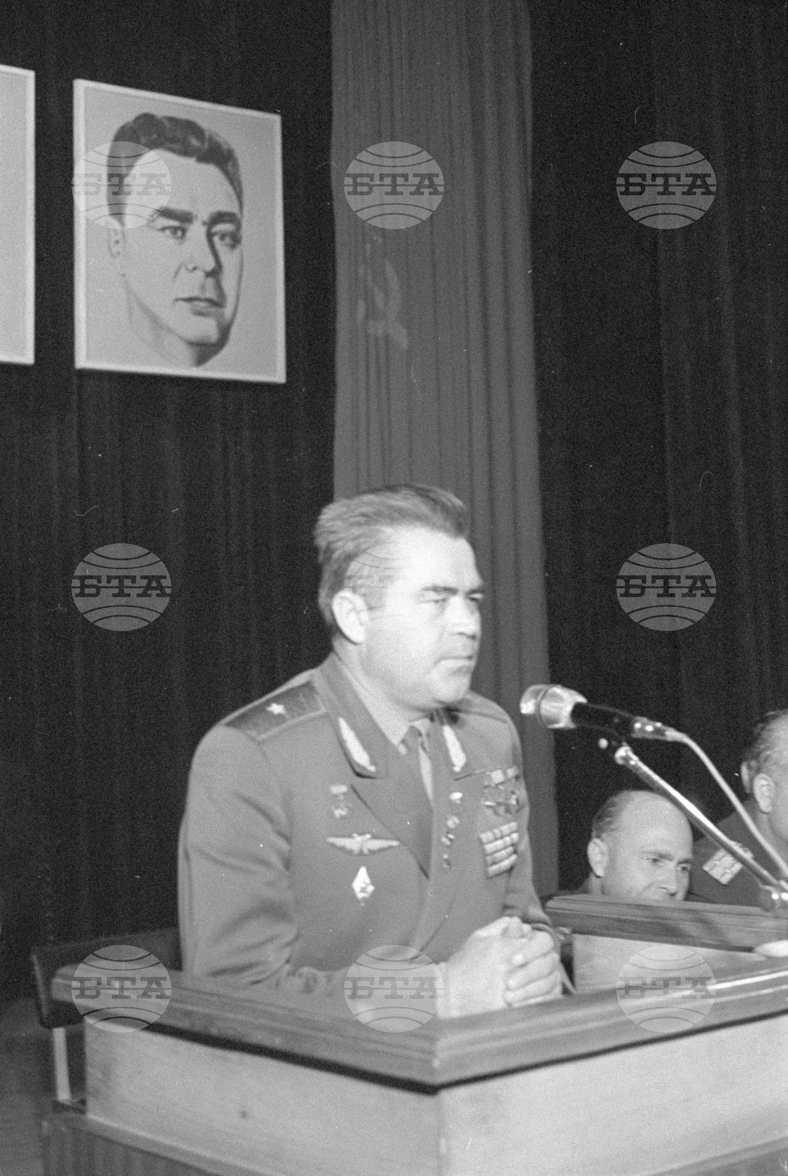 Съпрузите-космонавти от СССР Валентина Терешкова и съпругът ѝ - генерал-майор Адриян Николаев, гостуват в България