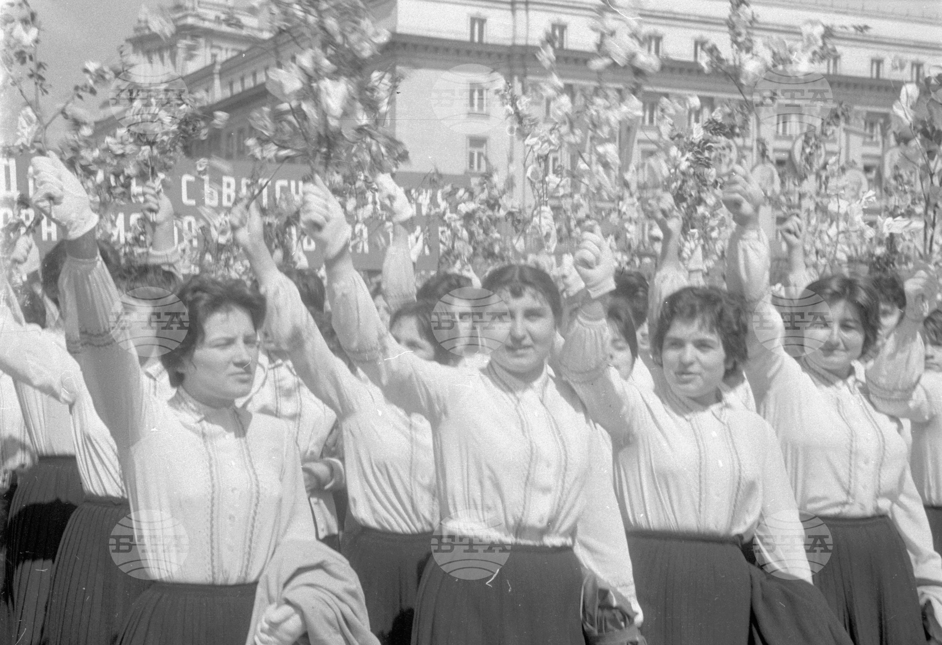 Първомайска манифестация в столицата 1962г. част 4