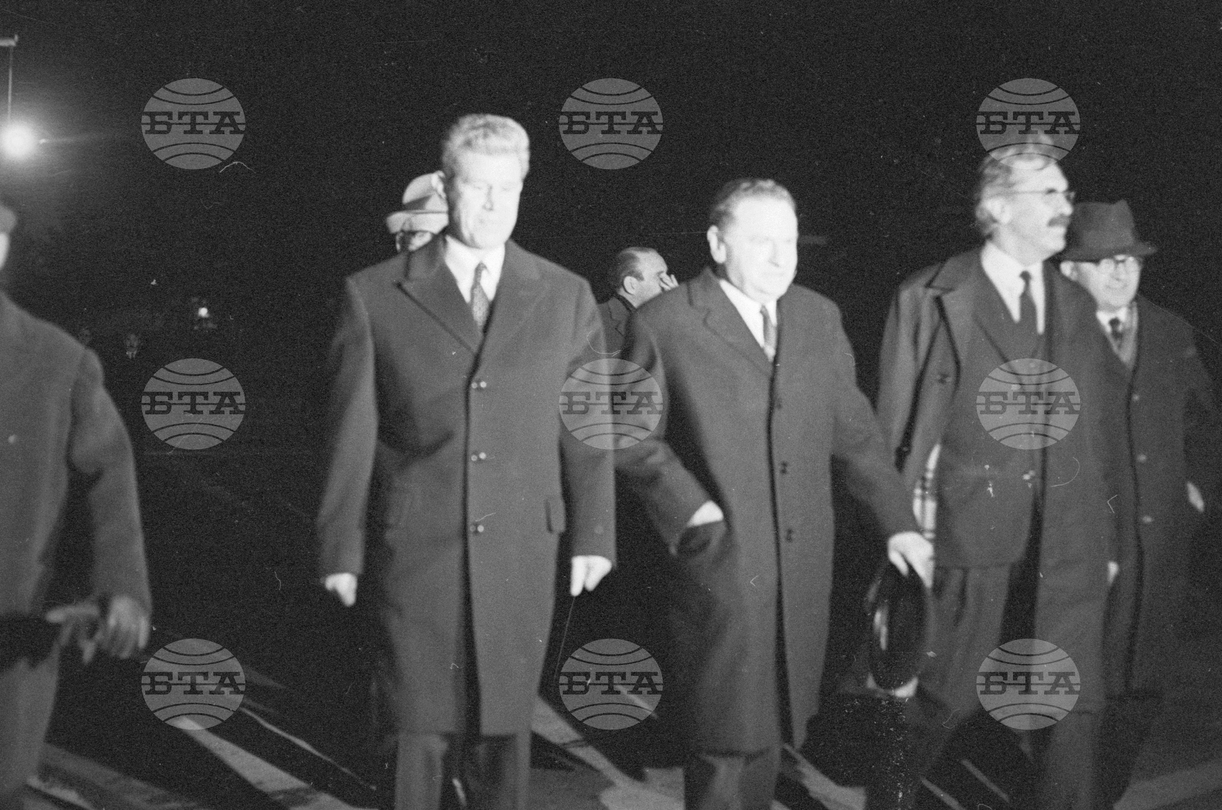 Министърът на външните работи на Кралство Холандия Йосеф Лунс, който пристигна в България