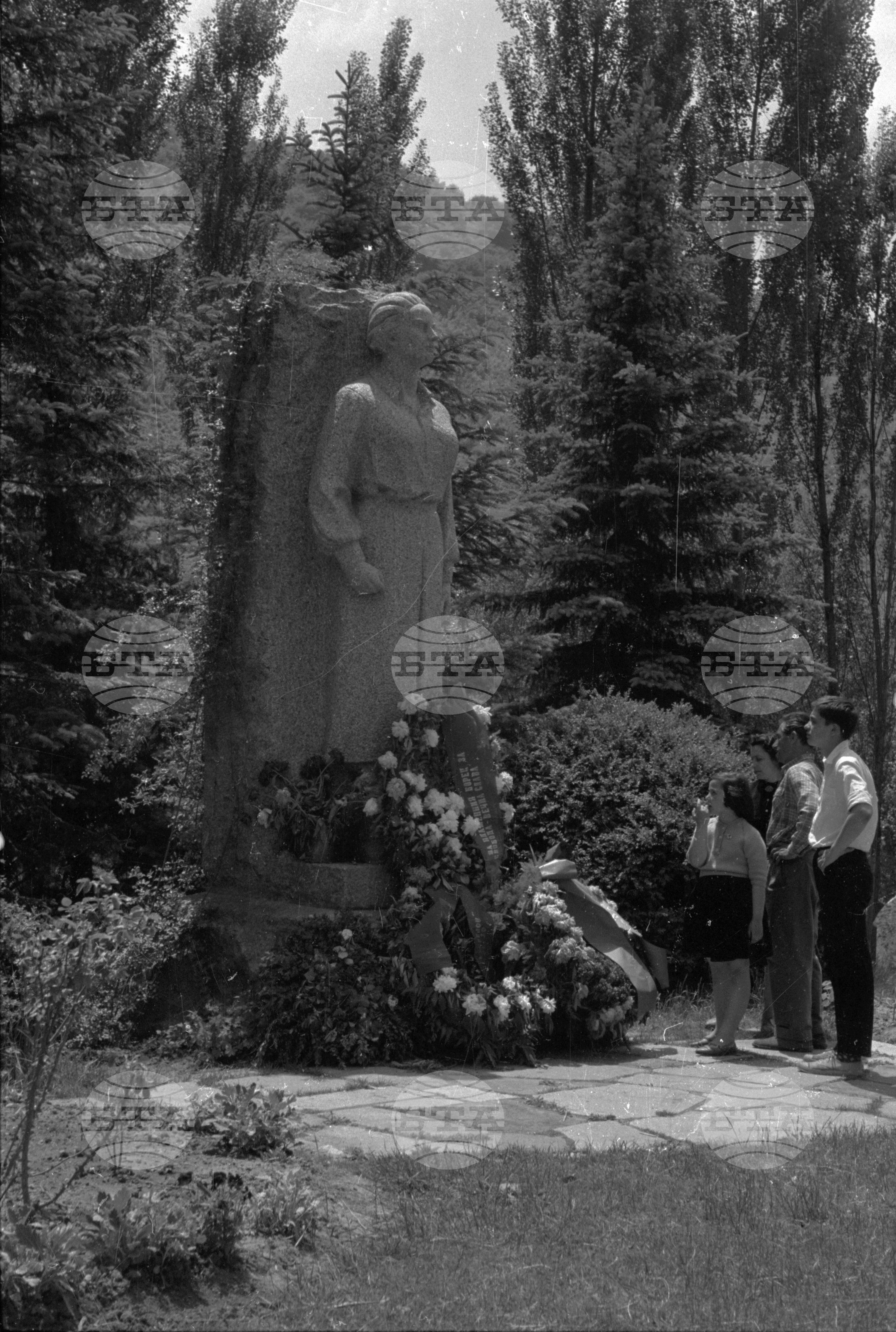 Паметник на Йорданка Николова край село Елешница, Софийски окръг