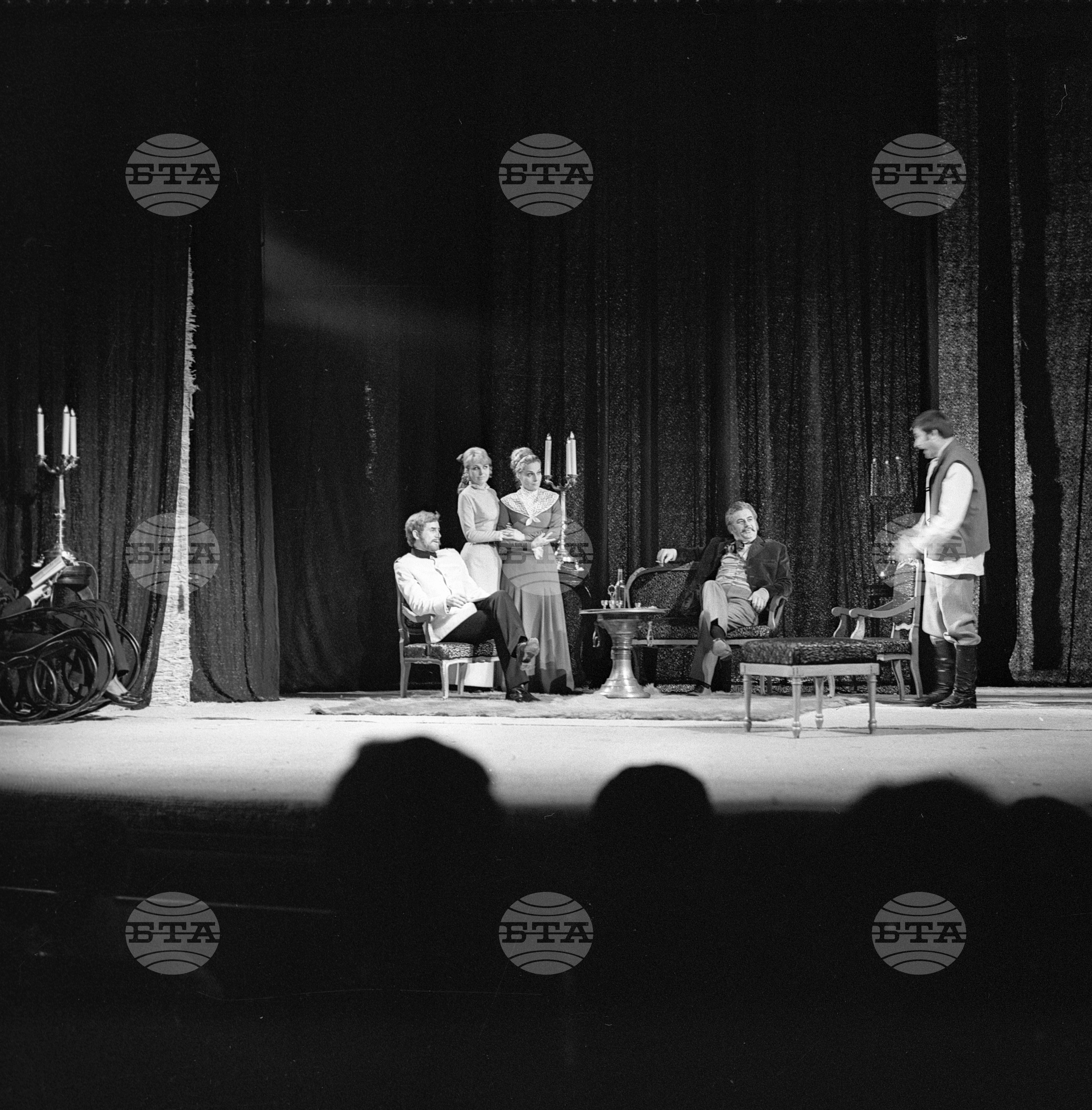Пиесата "Варвари", най-новата постановка на Младежкия театър - 1970 година
