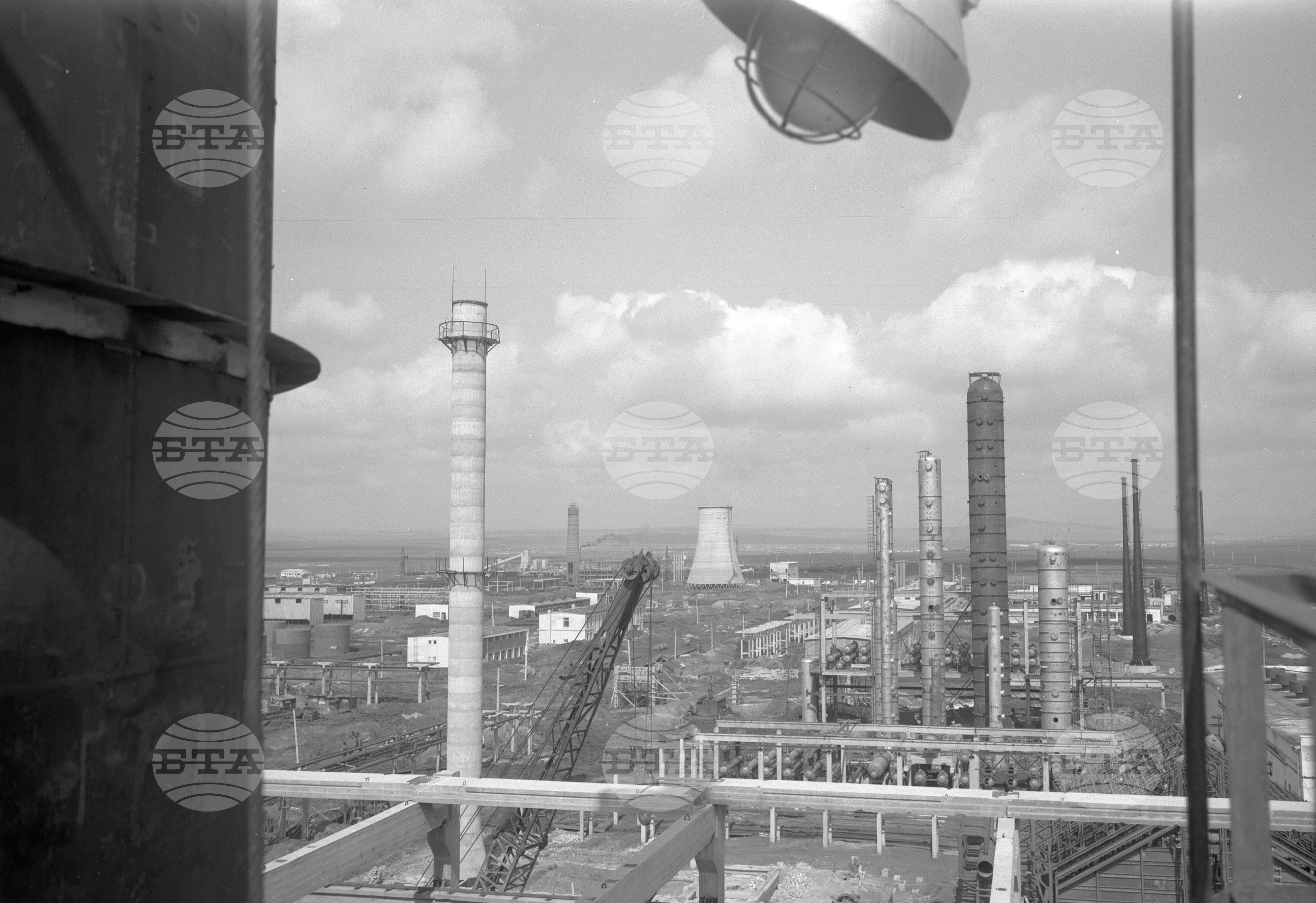 На строежа на нефтопреработвателния завод край Бургас - част 2