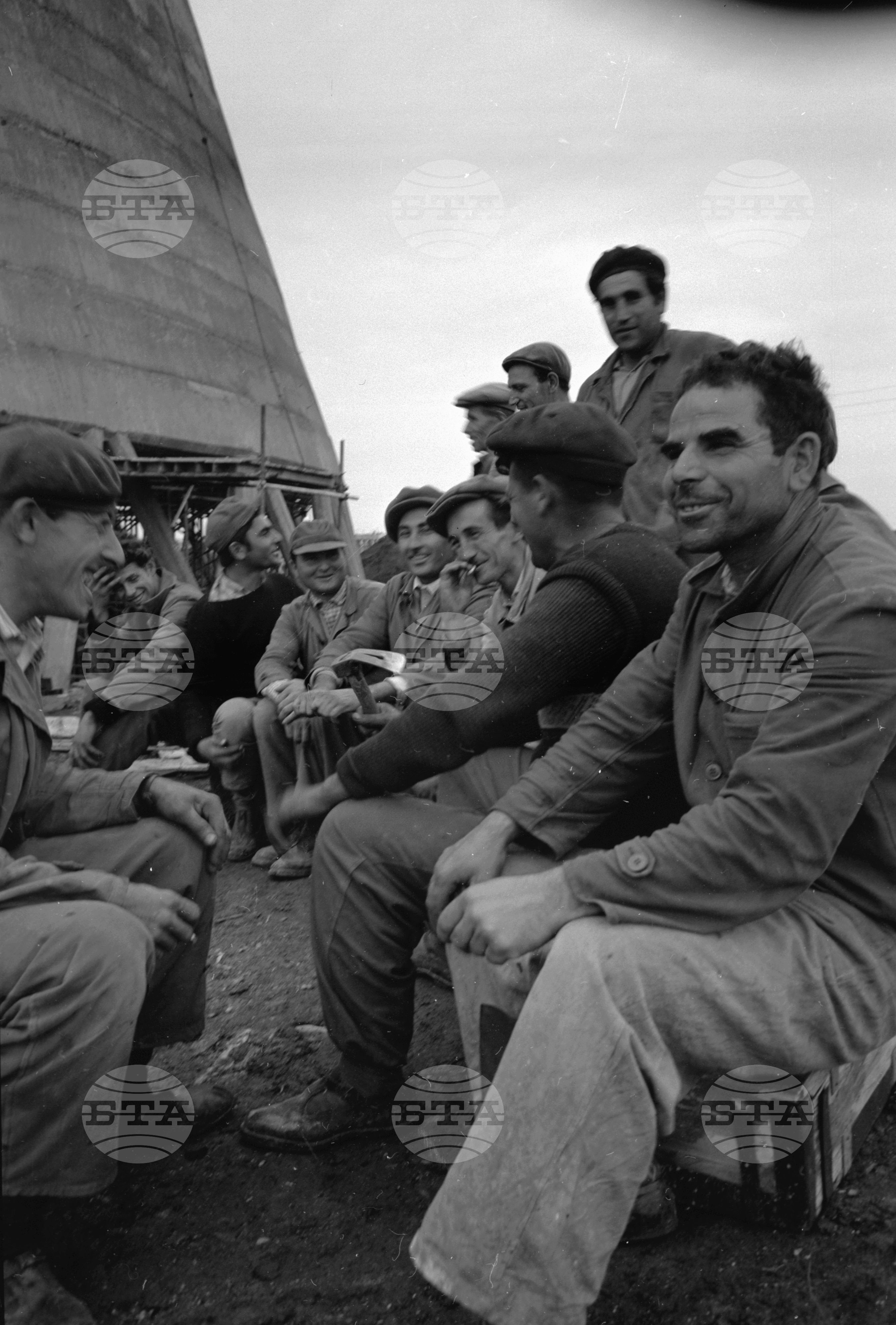 На строежа на Нефтопреработвателния завод край Бургас 1962 година част 2
