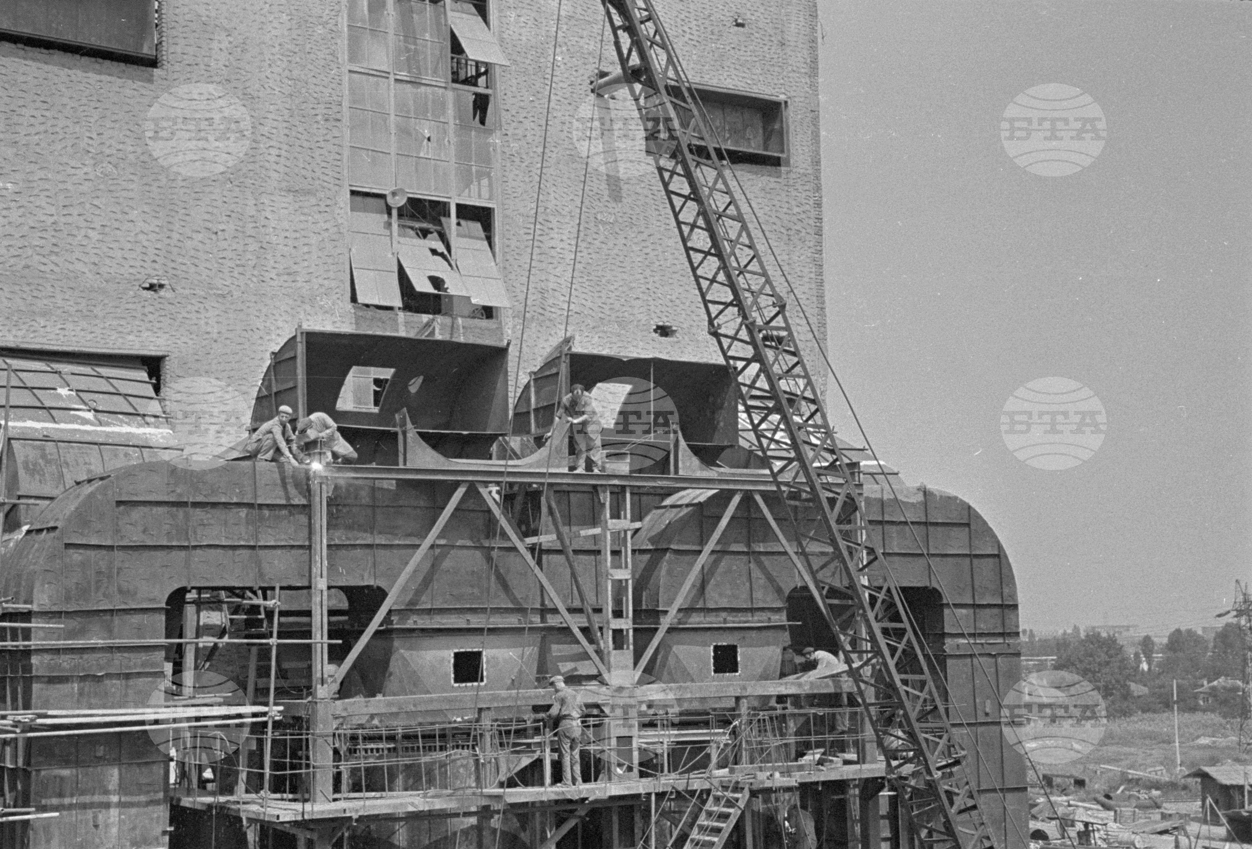 На строежа на ТЕЦ "Трайчо Костов", София - 1963