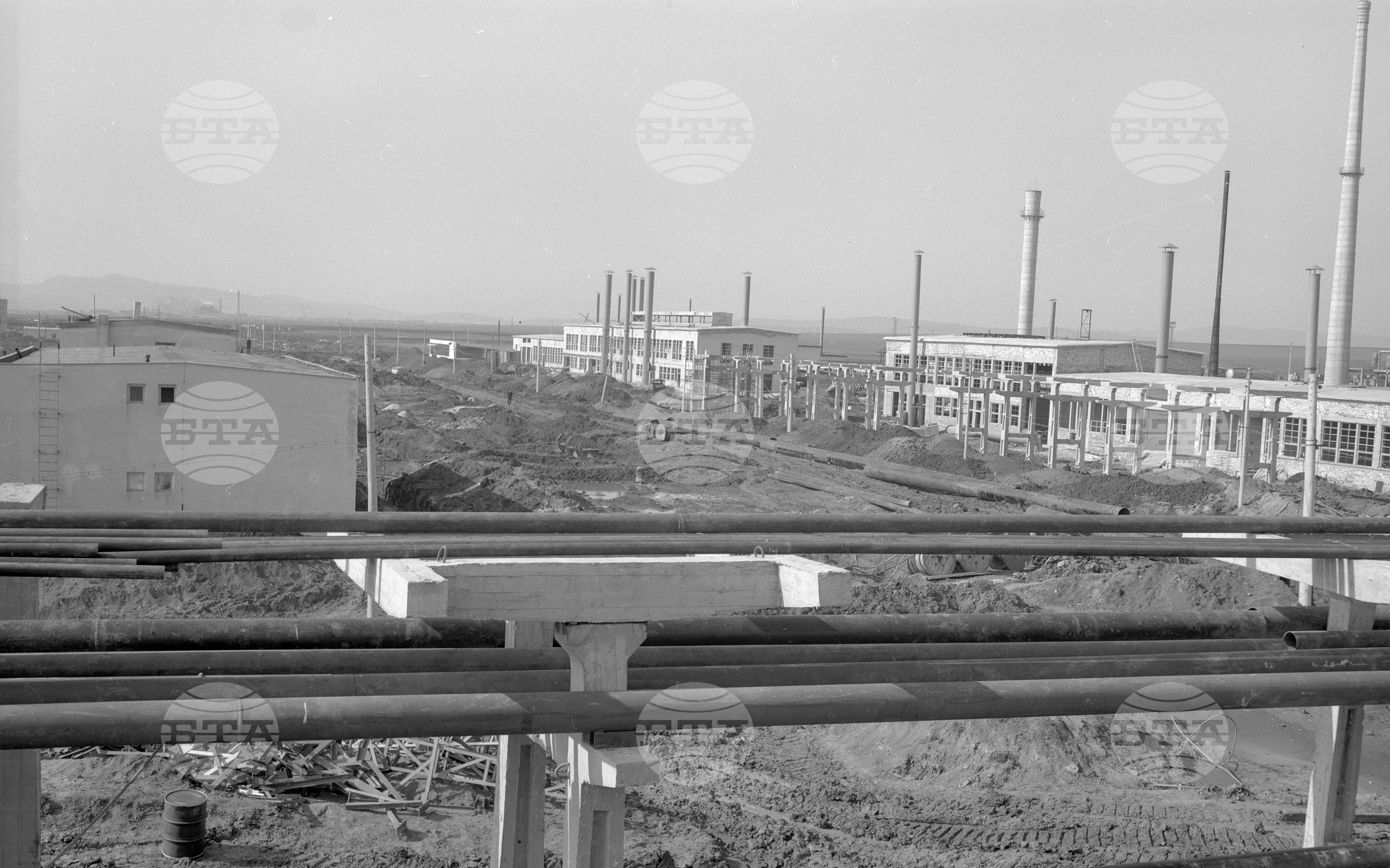 На строежа на нефтопреработвателния завод край Бургас