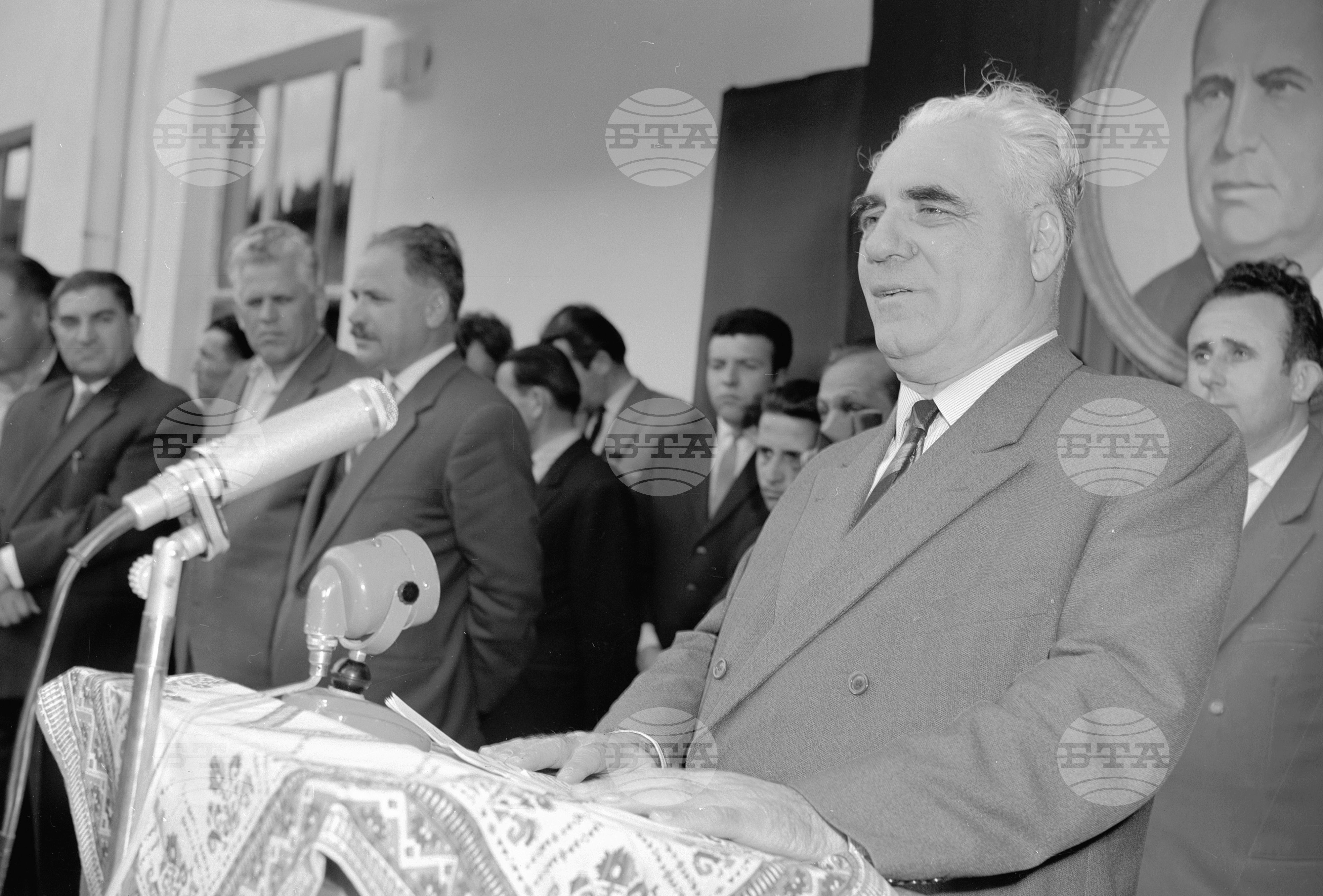 Откриване на завода за малки радиоприемници