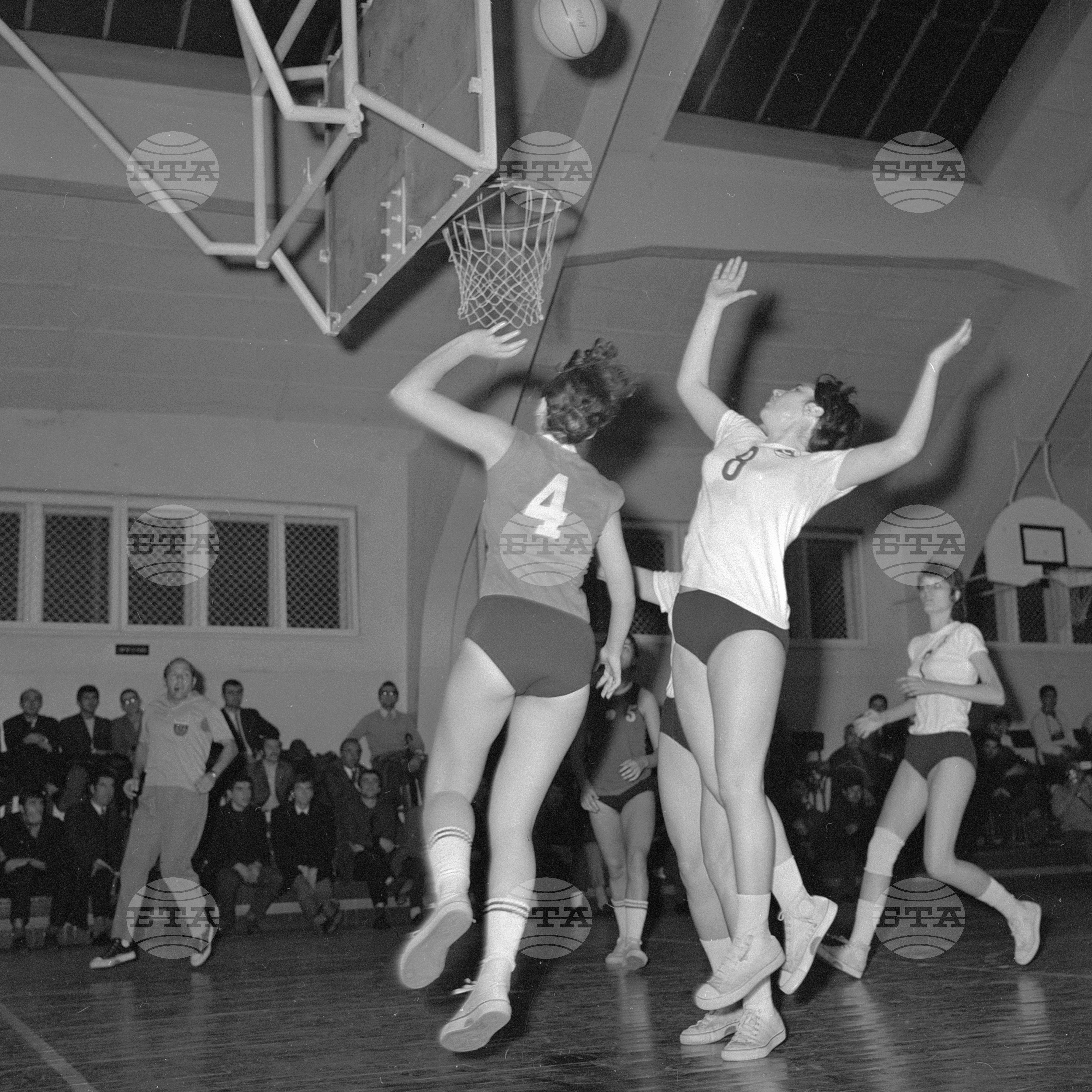 Републиканско първенство по баскетбол за жени през 1971 година - "Академик" срещу "Славия" (60:81)