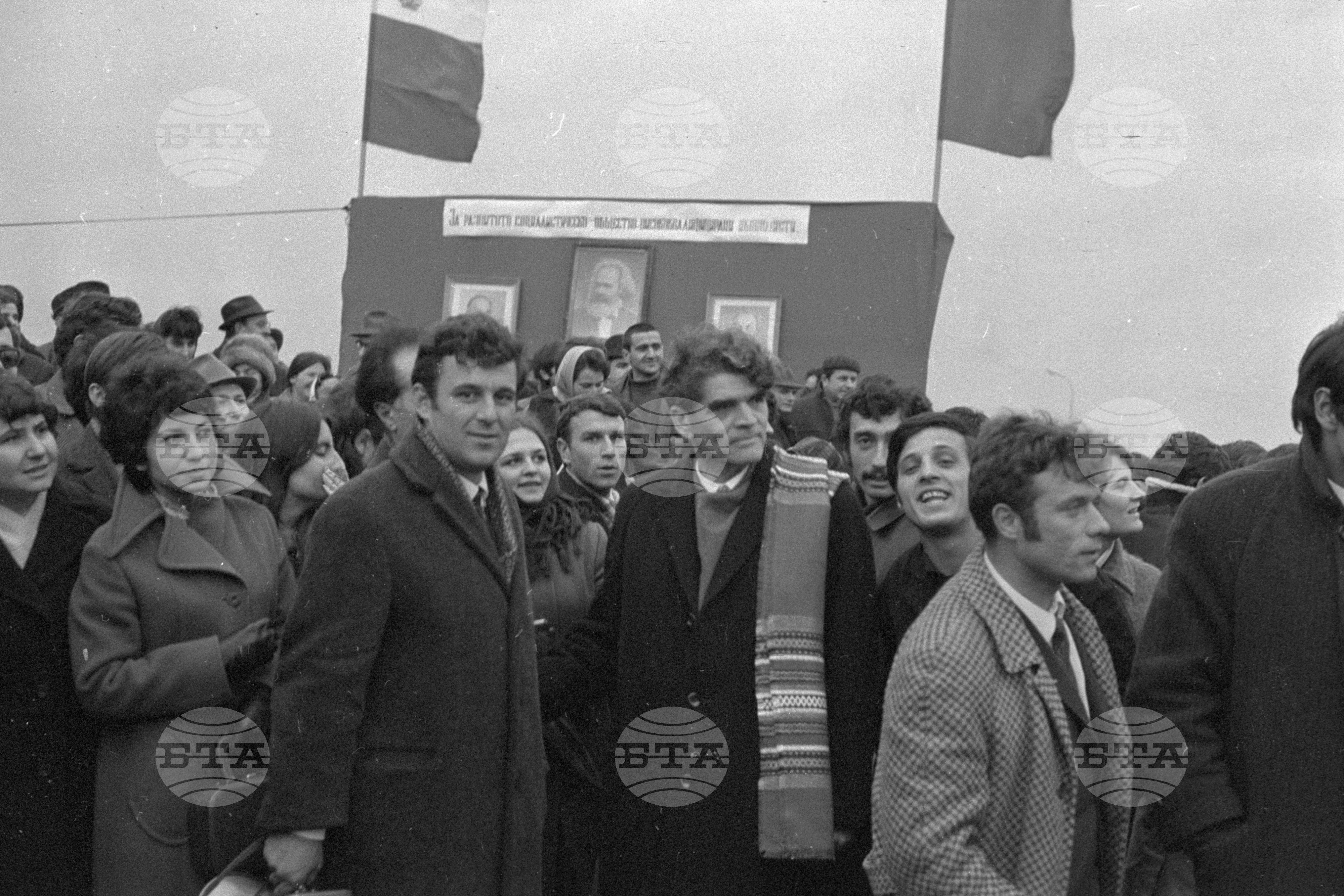 Пеко Таков прави първа копка на Висш Икономически Институт "Карл Маркс"