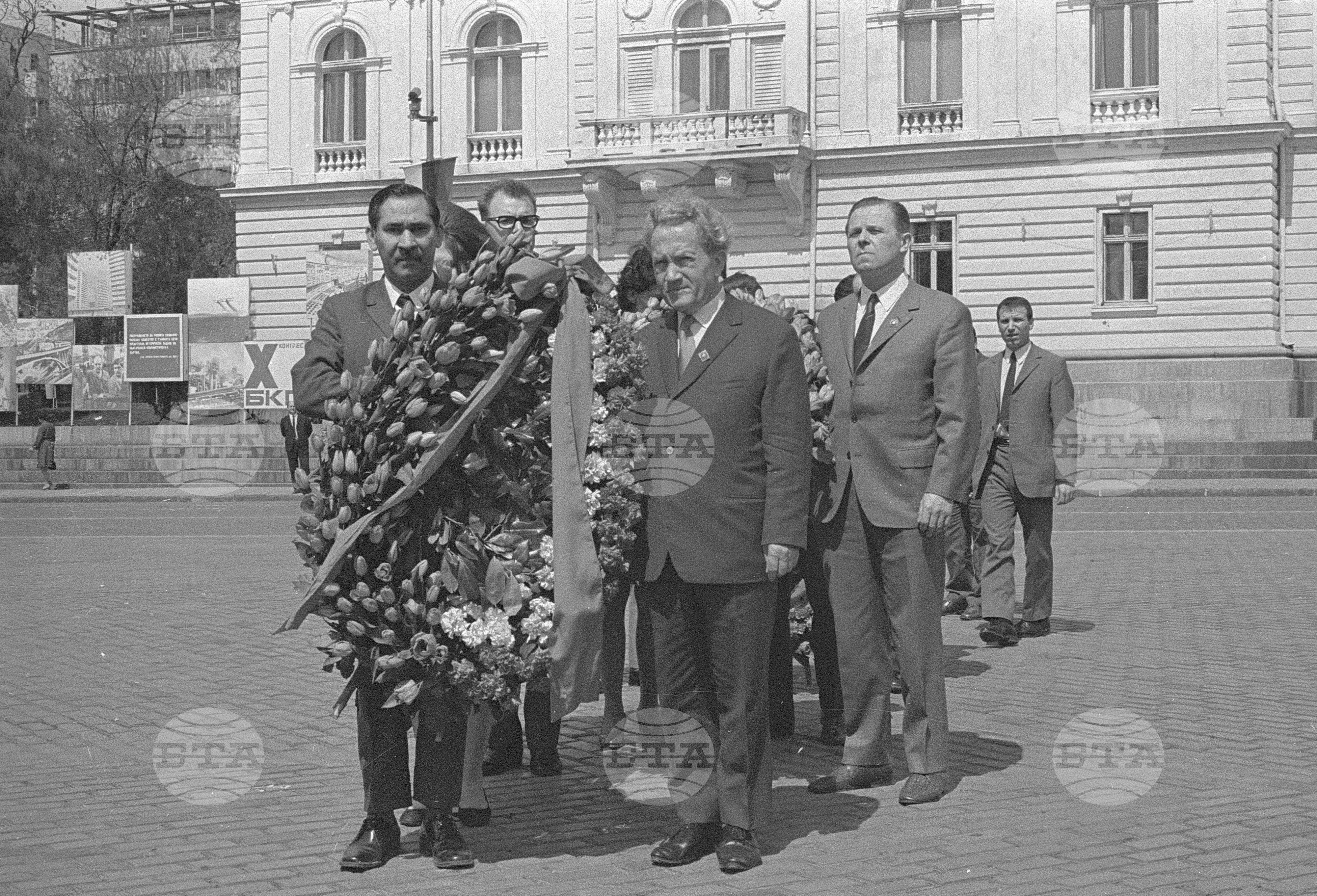 Полагане на венци