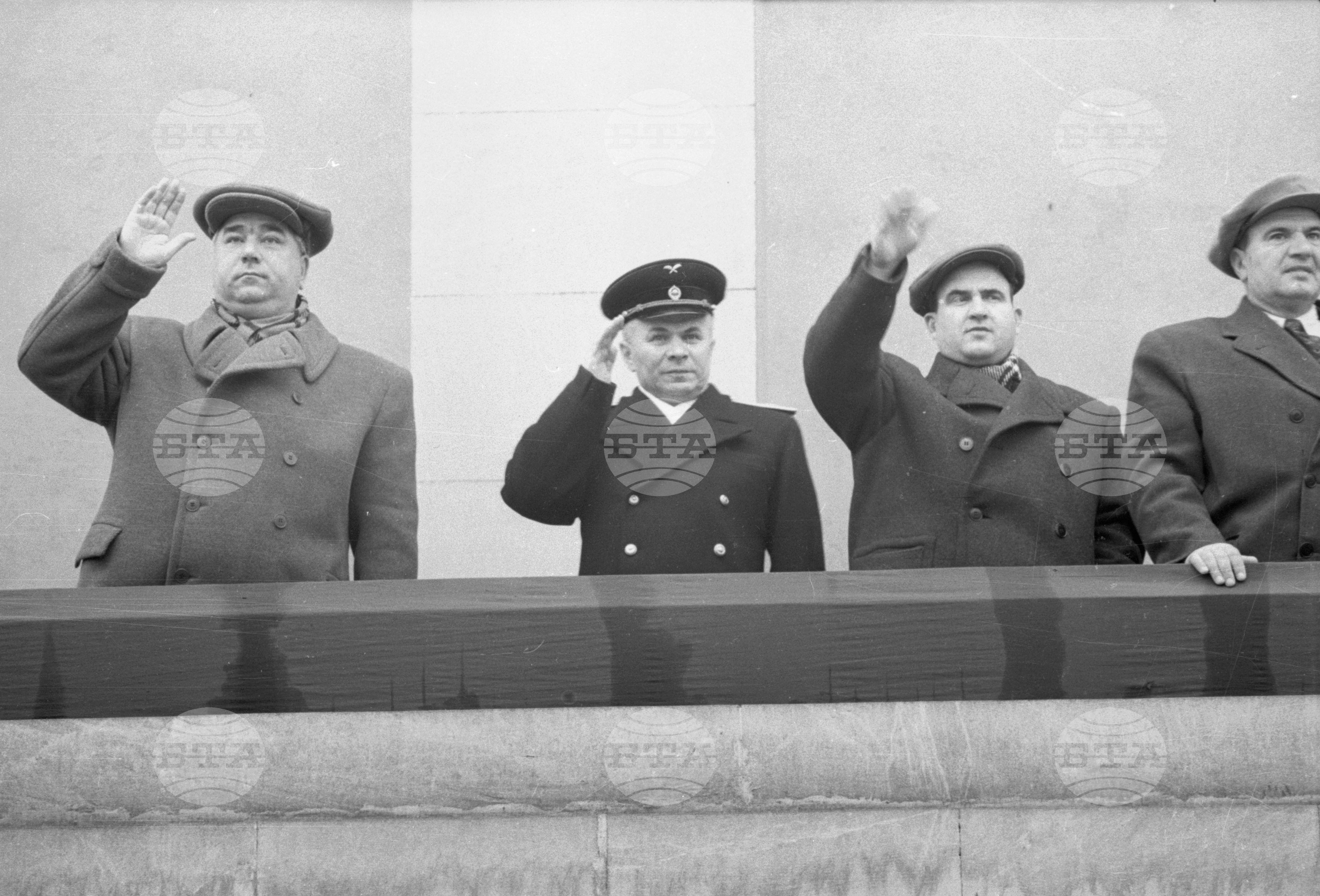 Манифестация на трудещите се от София по случай 36-та годишнина от Великата октомврийска социалистическа революция