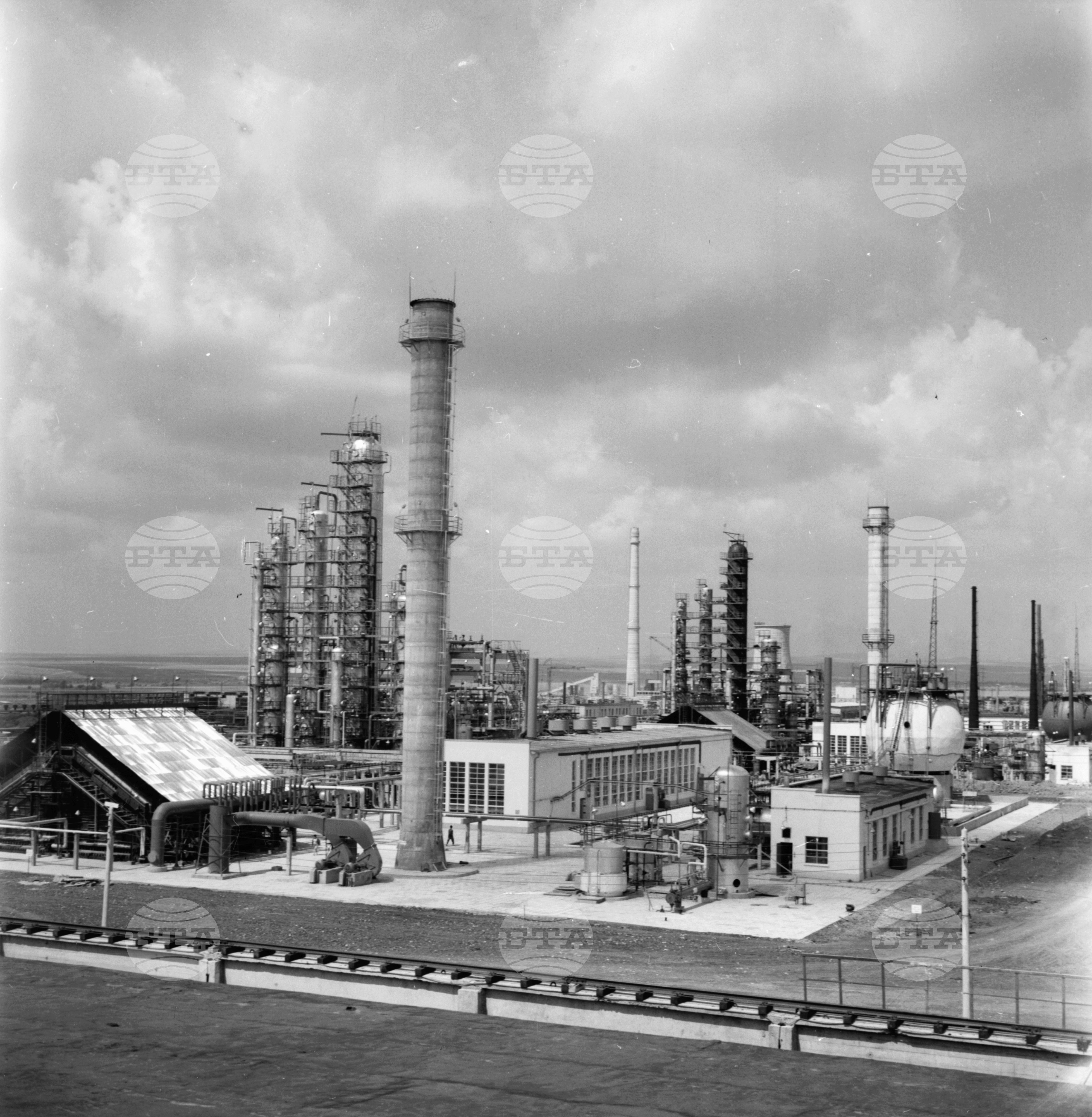 Нефтопреработвателния завод 1963 година