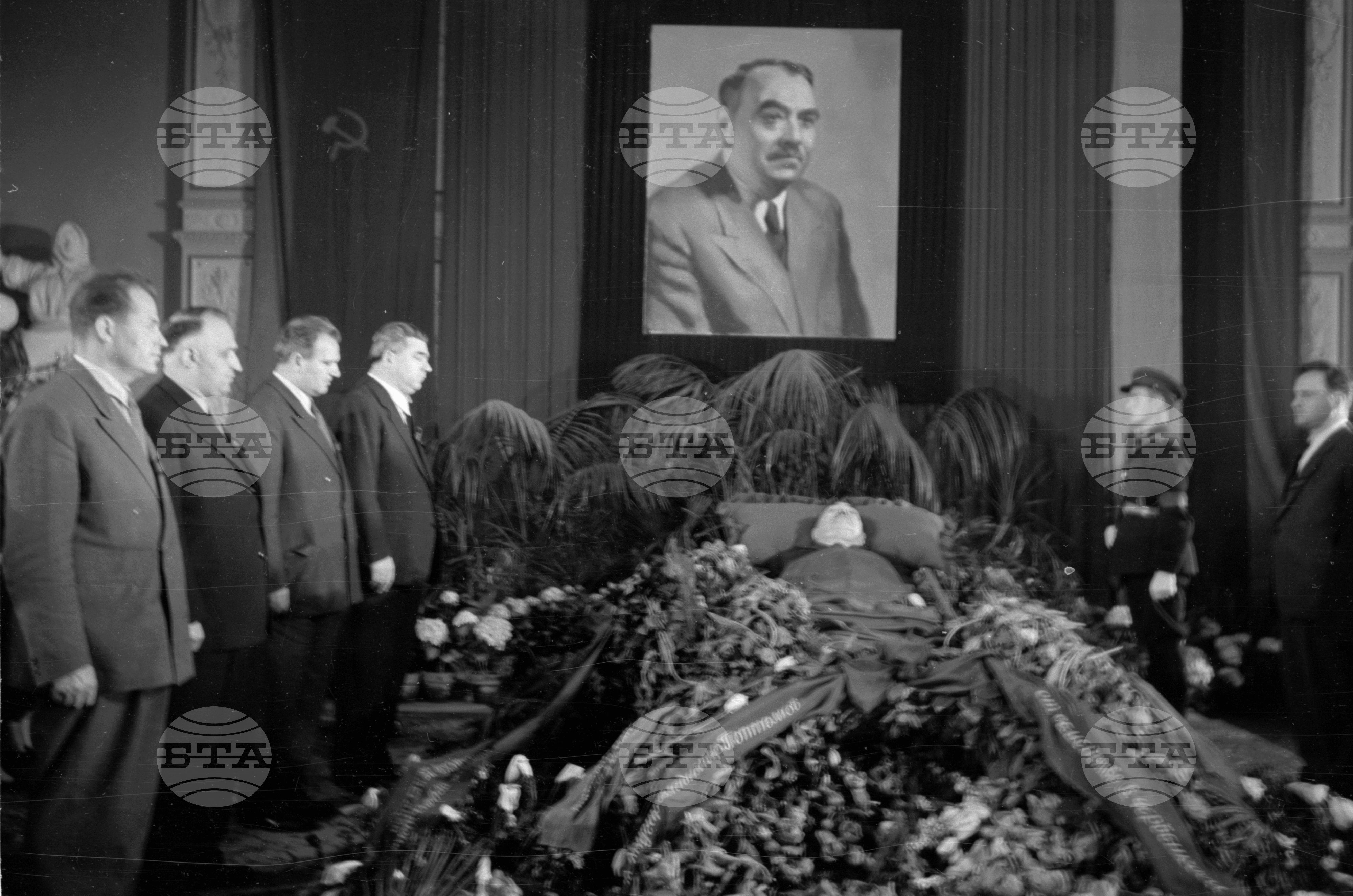 Погребение на подпредседателя на Министерски съвет и член на Политбюро на ЦК на БКП Владимир Поптомов