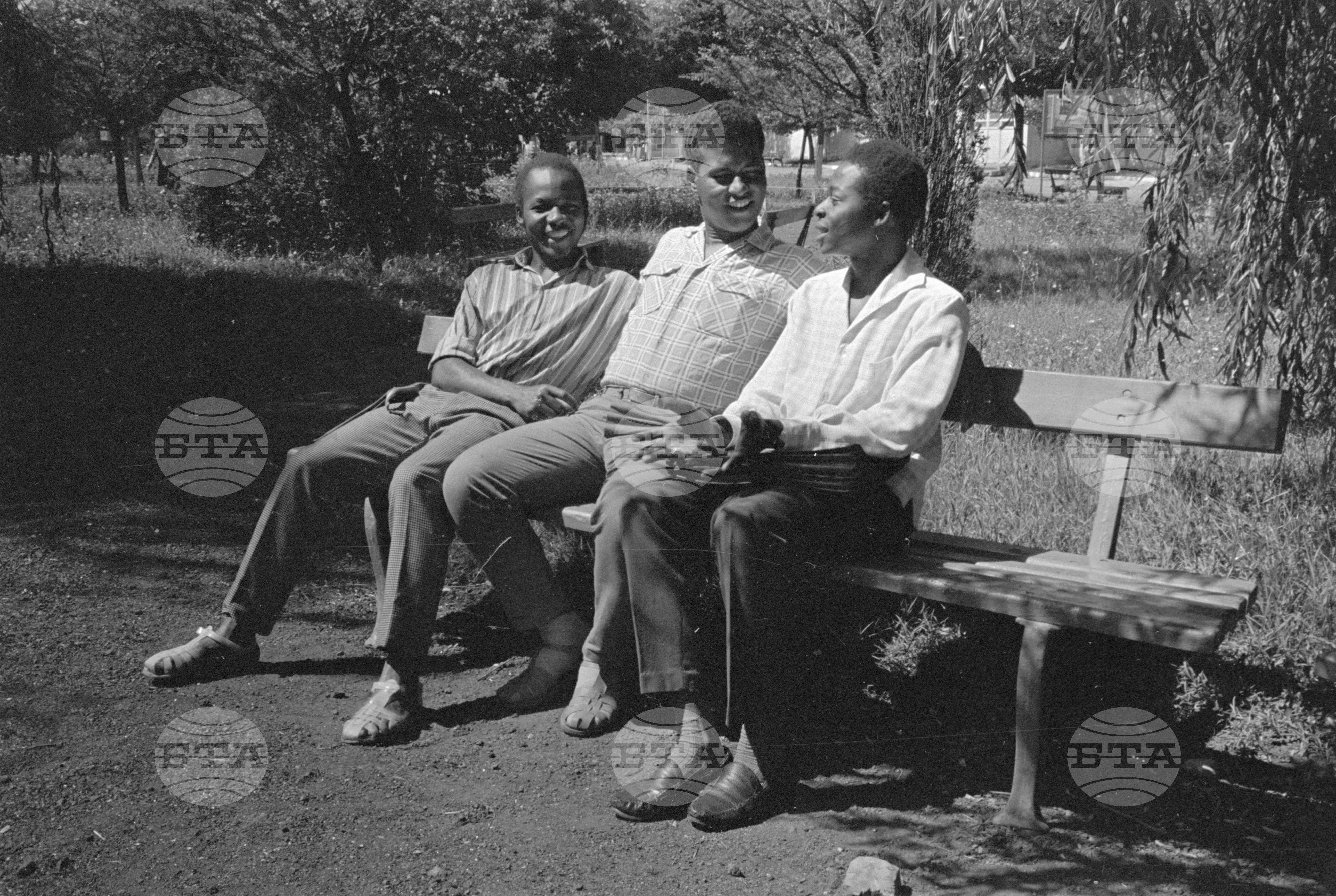 Младият кубински работник от завод "Васил Коларов" в София - Луис Карденас /фотоочерк/